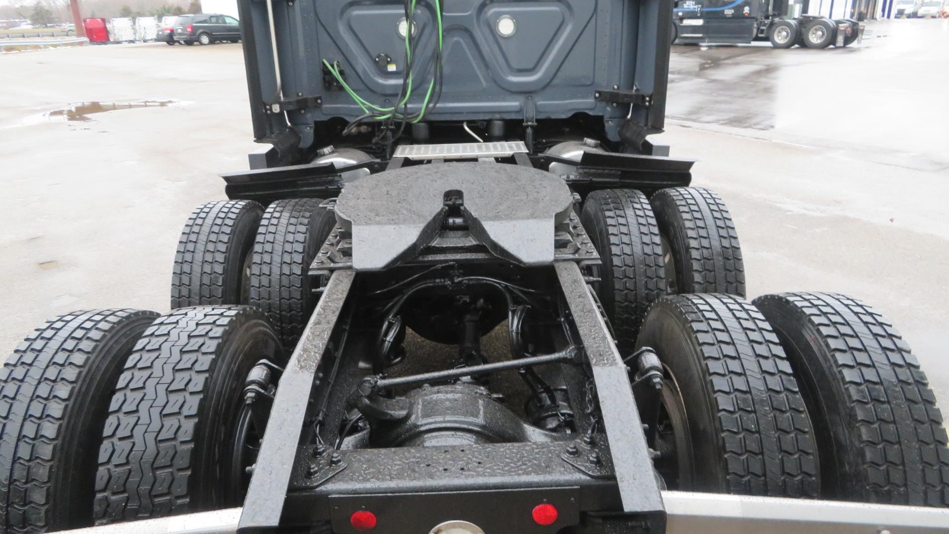 2022 Freightliner Cascadia in MI — photo 8