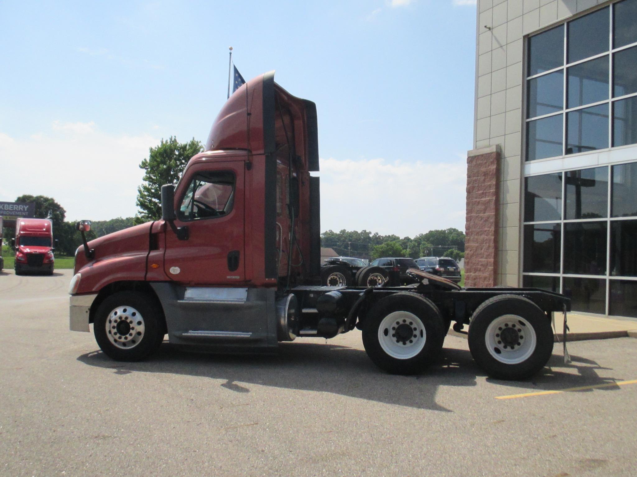 2016 Freightliner Cascadia in MI — photo 3