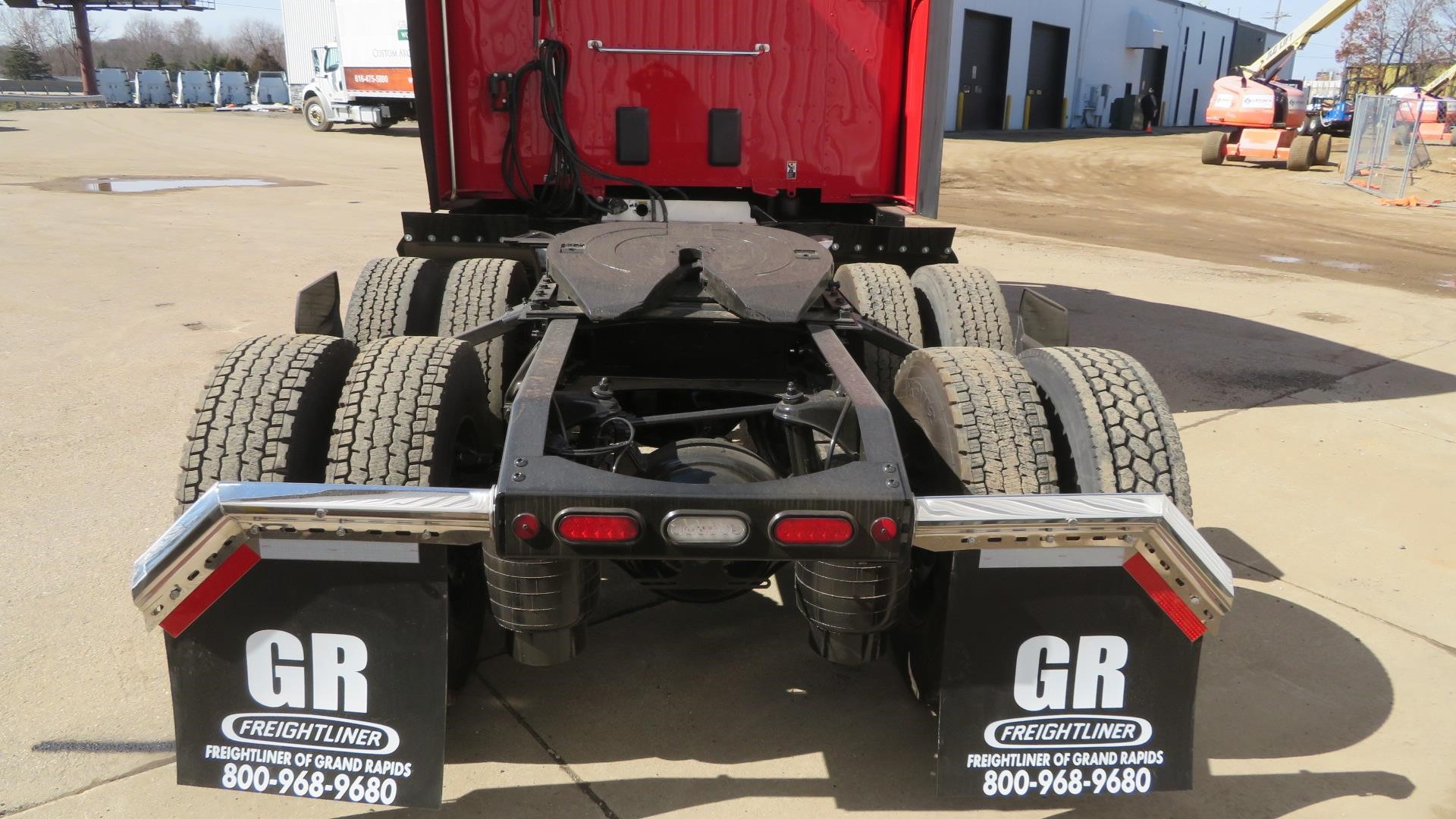 2022 Peterbilt 579 in MI — photo 4