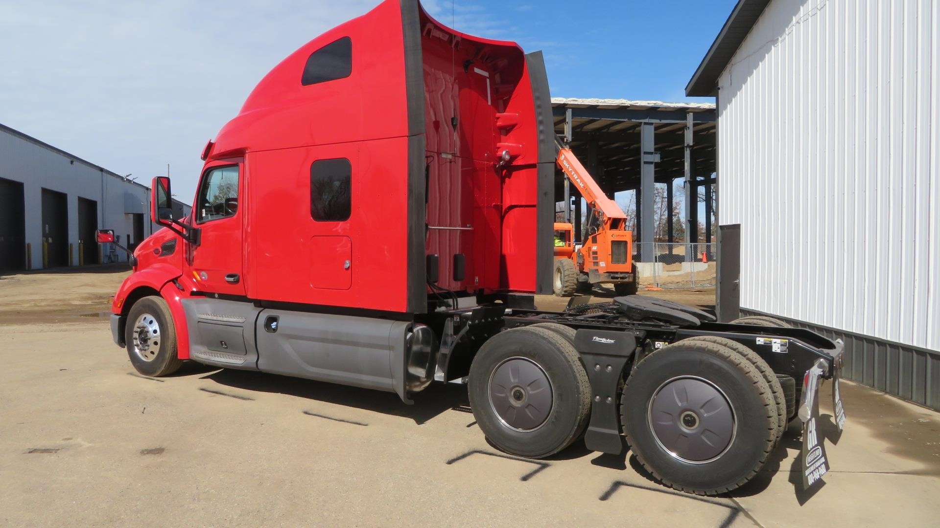 2022 Peterbilt 579 in MI — photo 5