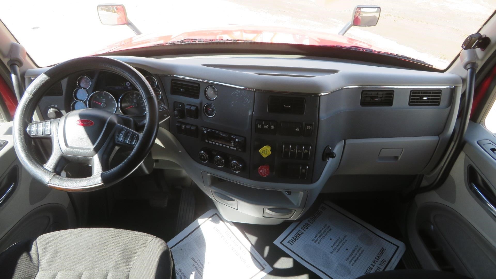2022 Peterbilt 579 in MI — photo 8