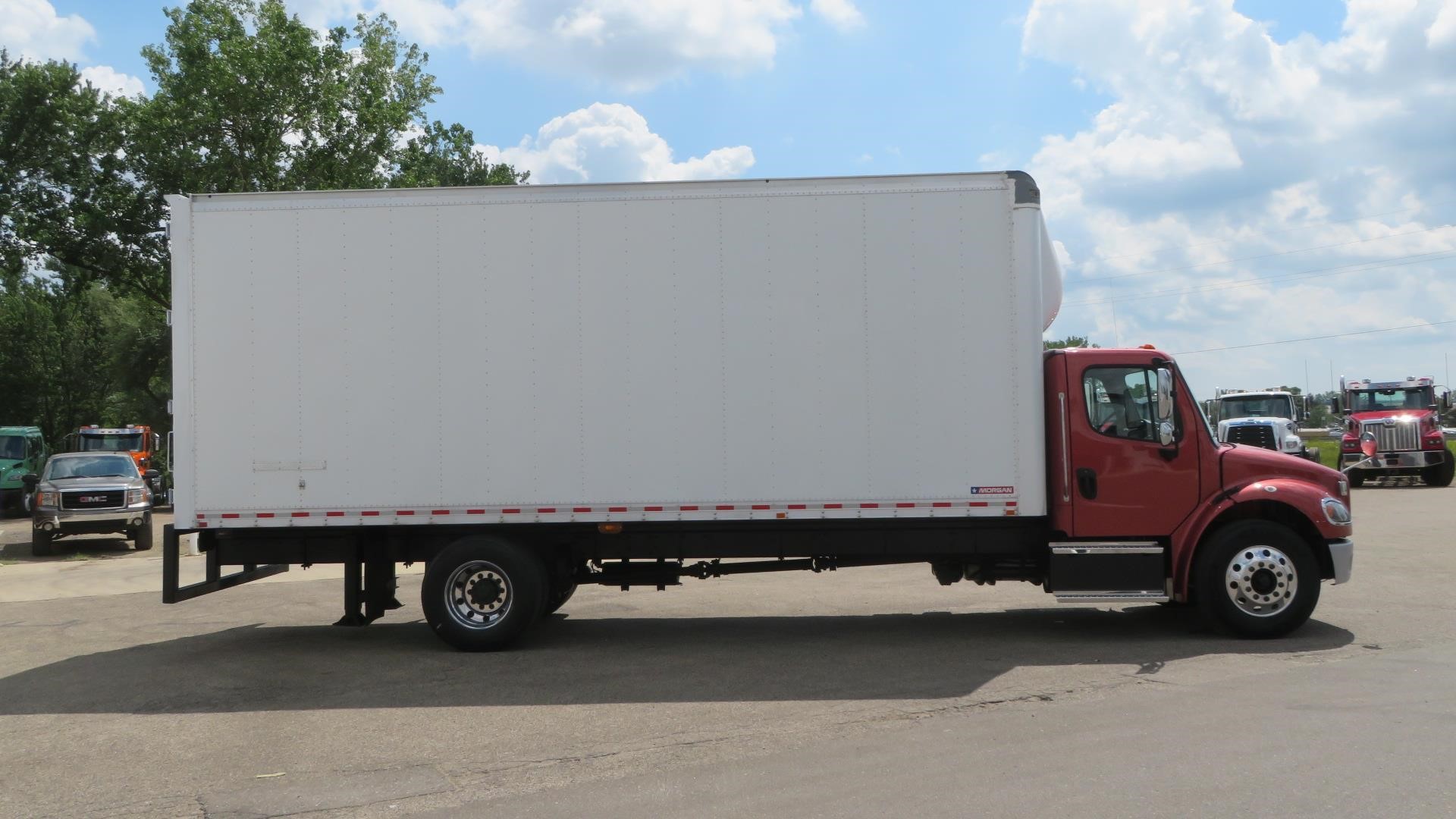 2022 Freightliner eM2 — photo 4