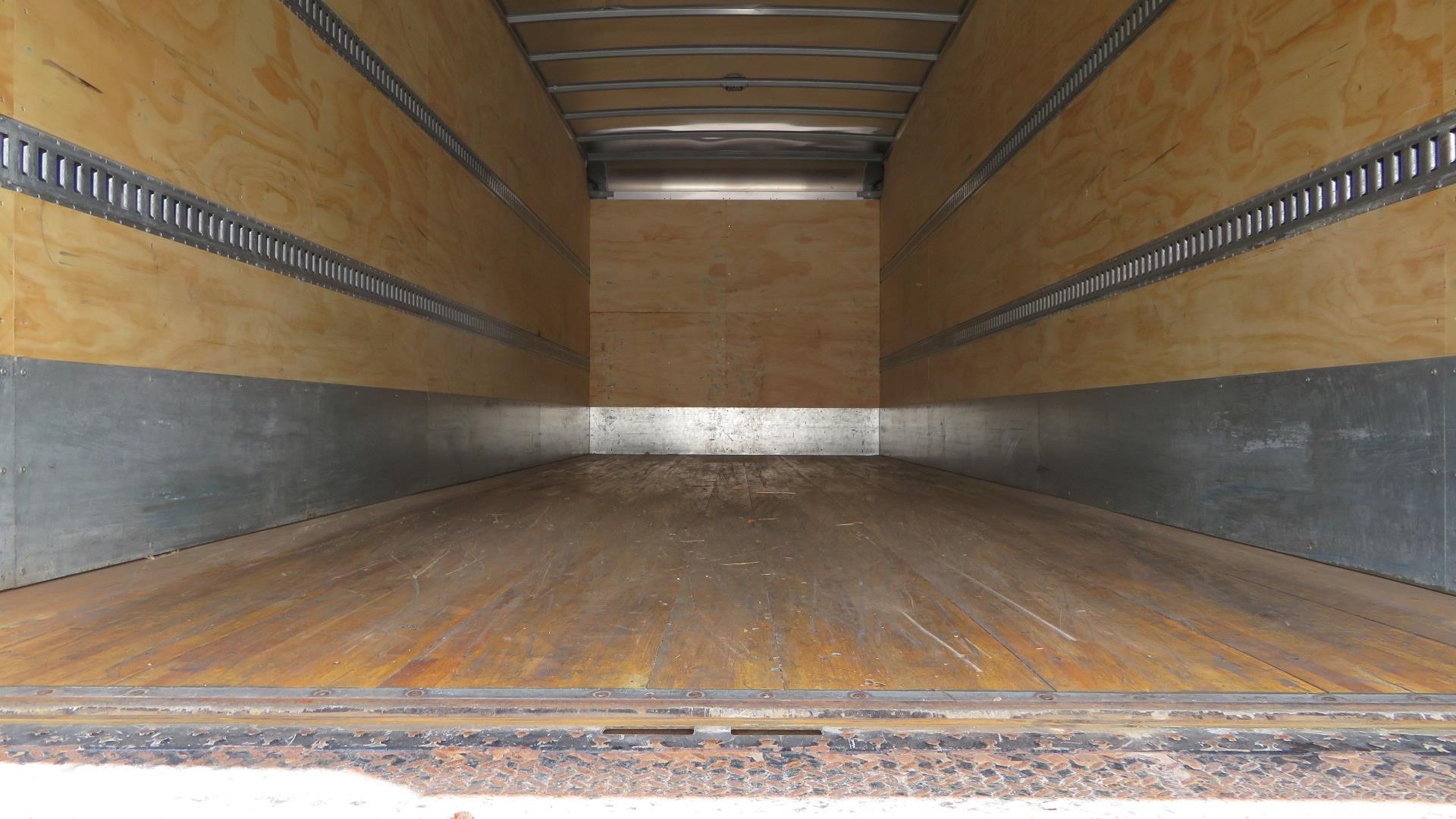 2025 Freightliner eM2 — photo 3
