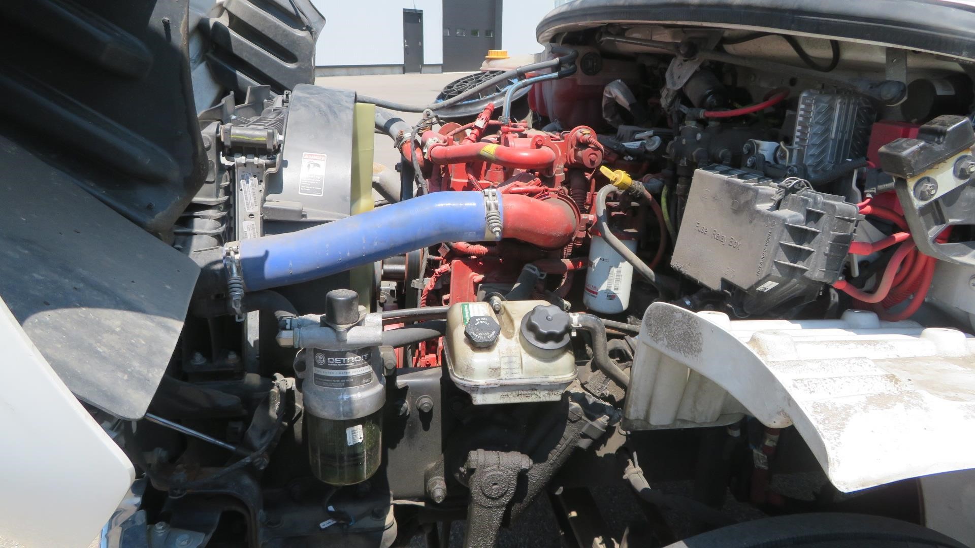 2025 Freightliner eM2 — photo 6