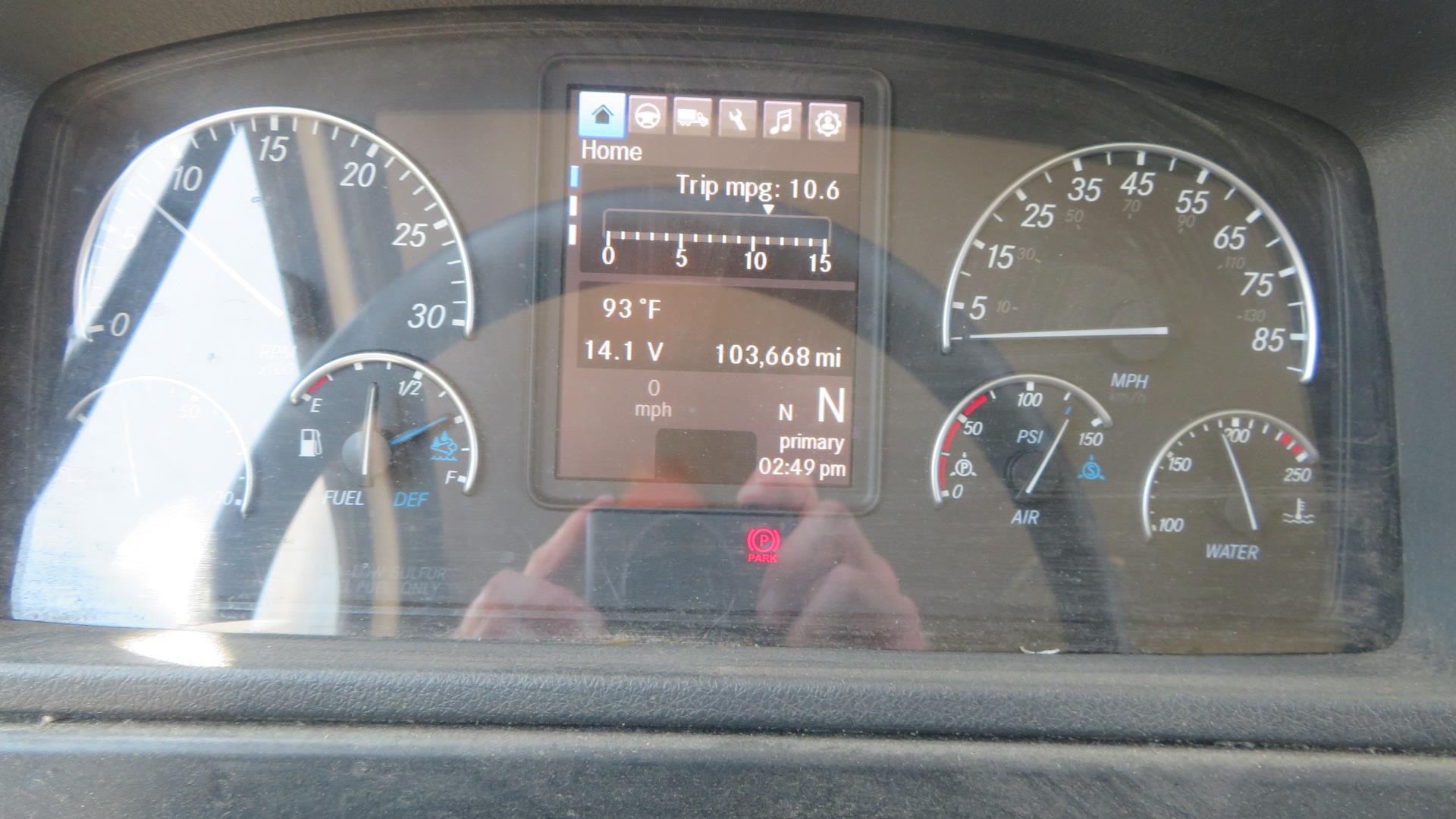 2025 Freightliner eM2 — photo 4
