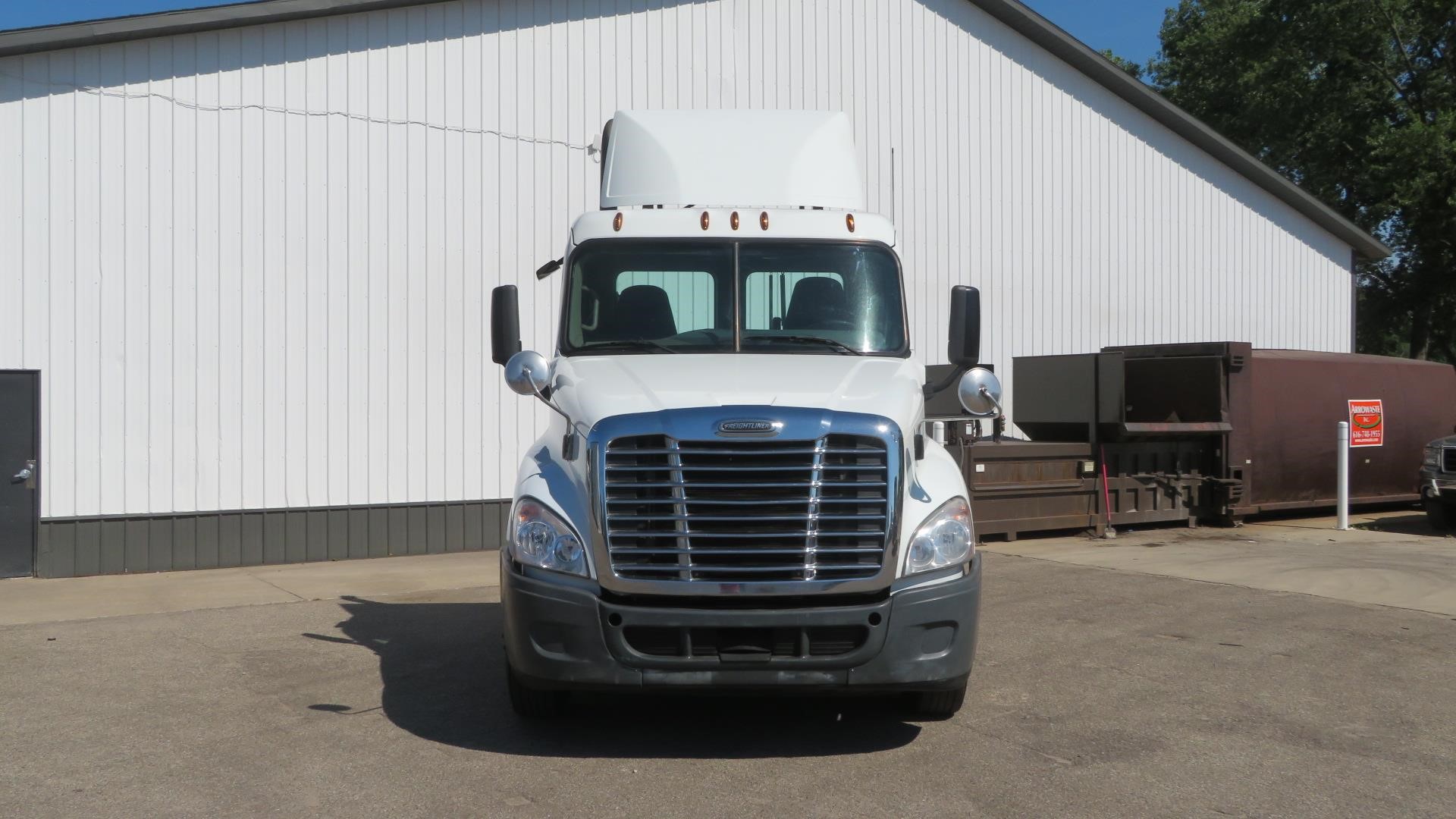 2016 Freightliner Cascadia — photo 2