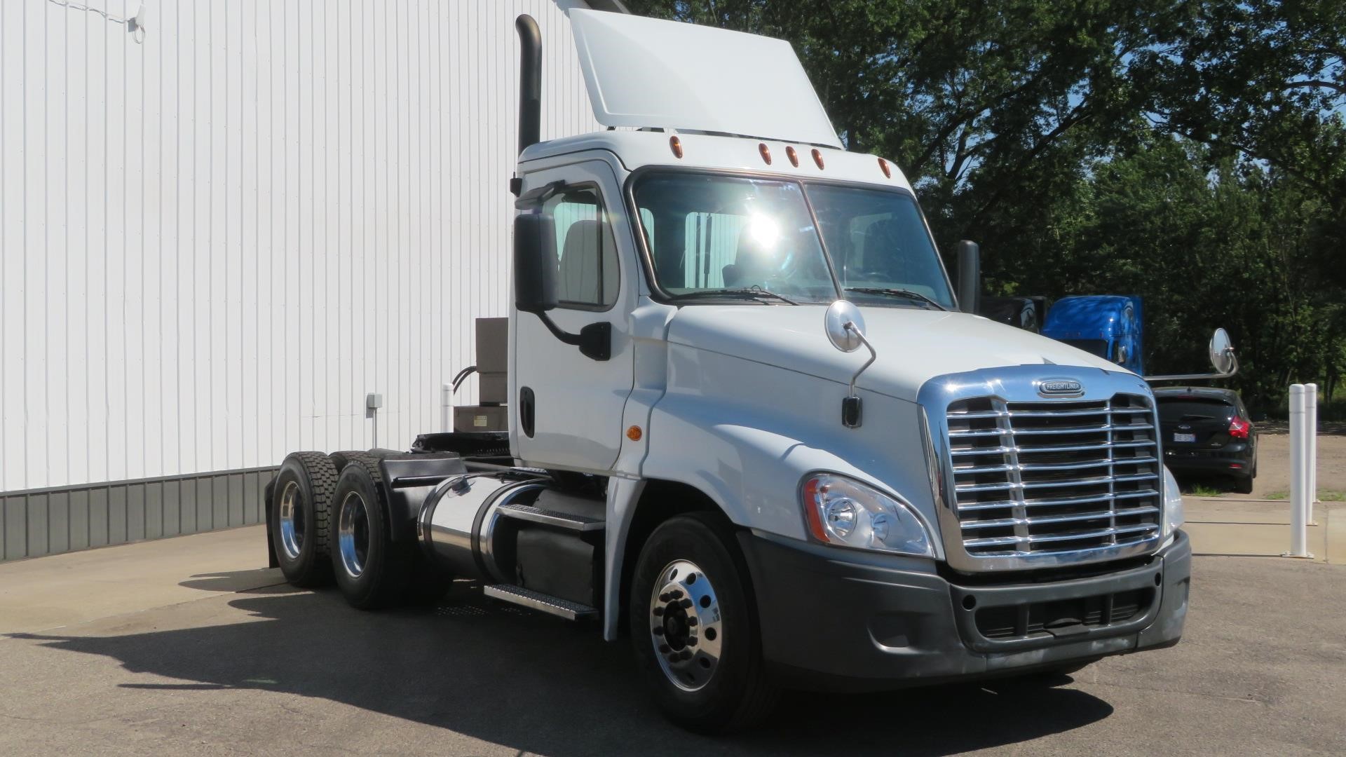 2016 Freightliner Cascadia — photo 3