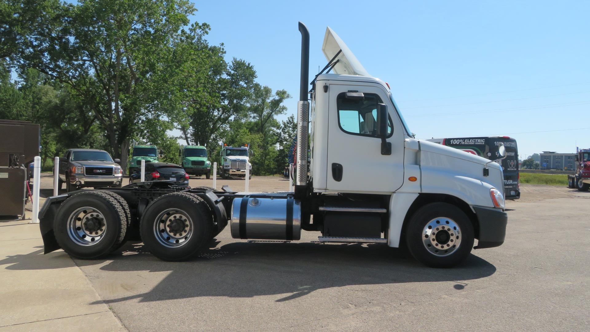 2016 Freightliner Cascadia — photo 4