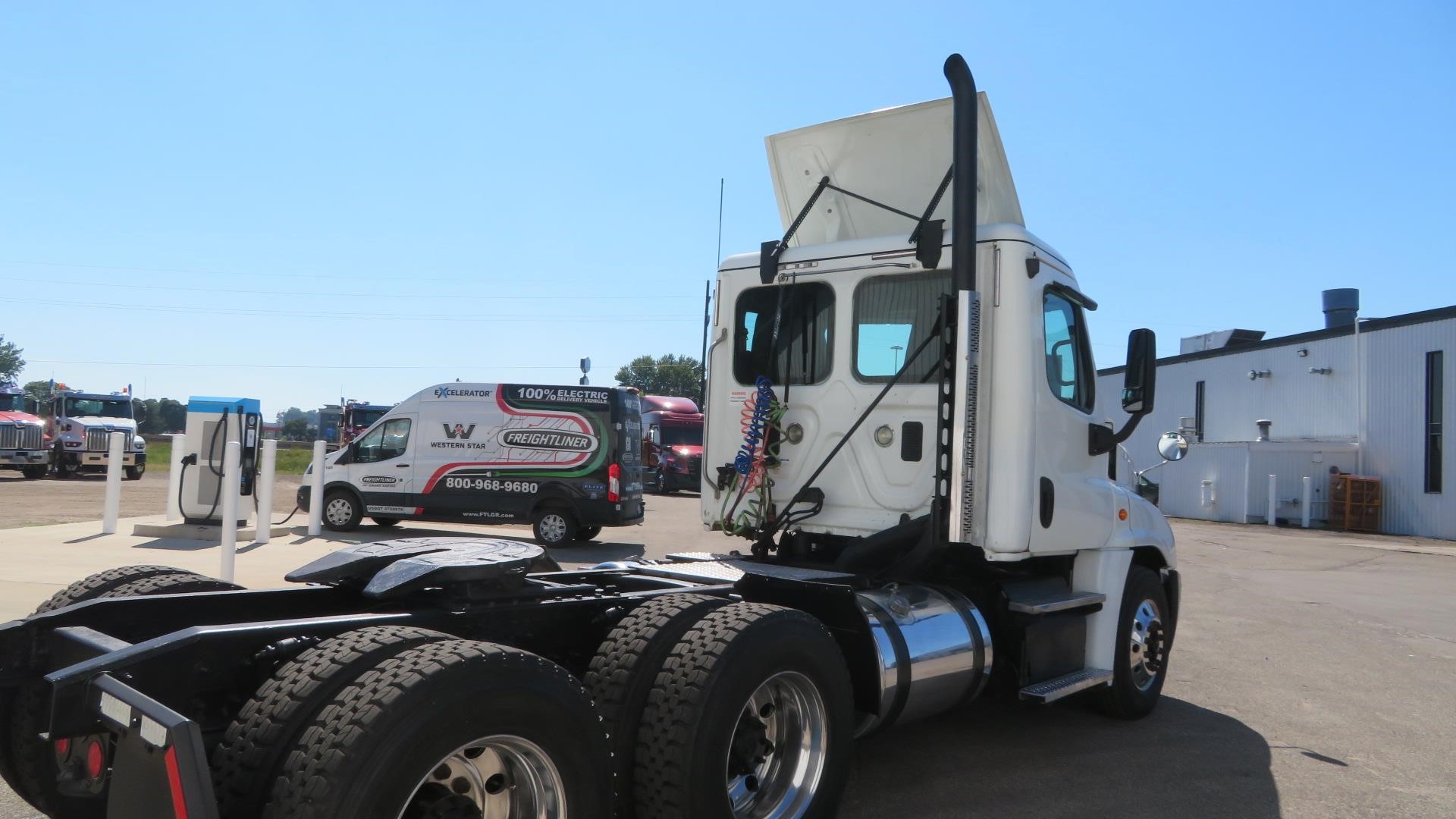 2016 Freightliner Cascadia — photo 5