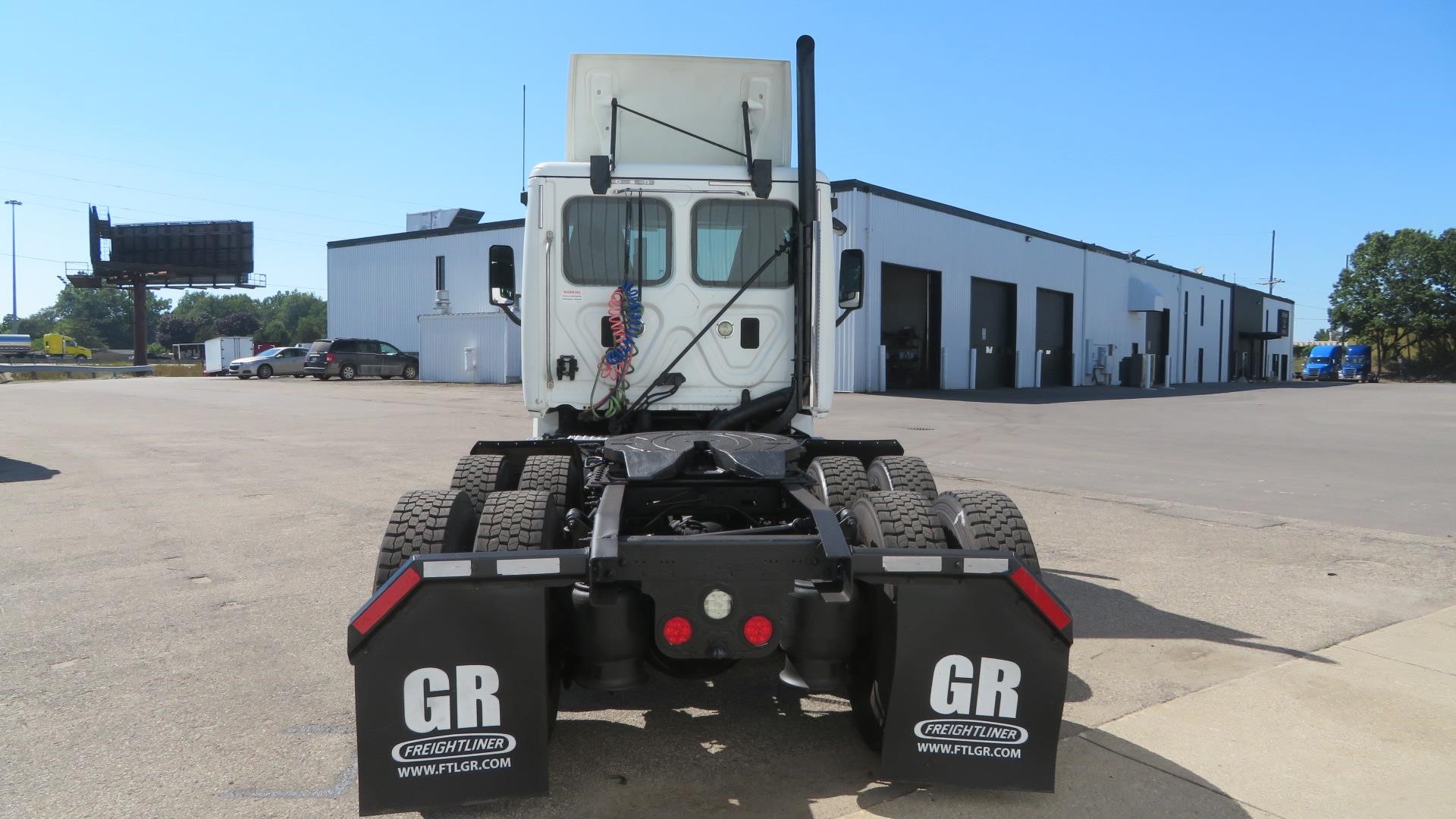 2016 Freightliner Cascadia — photo 6