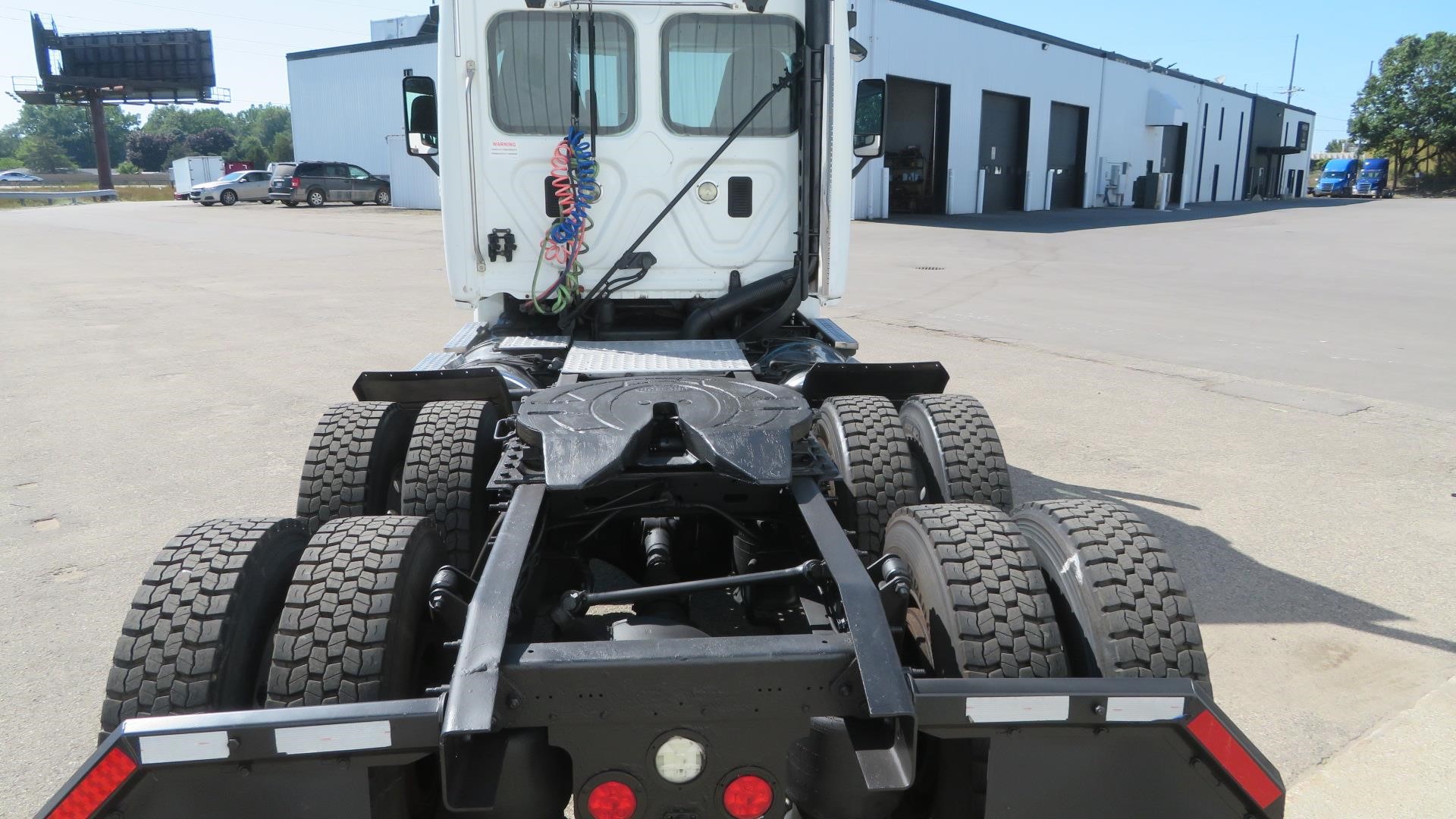 2016 Freightliner Cascadia — photo 7
