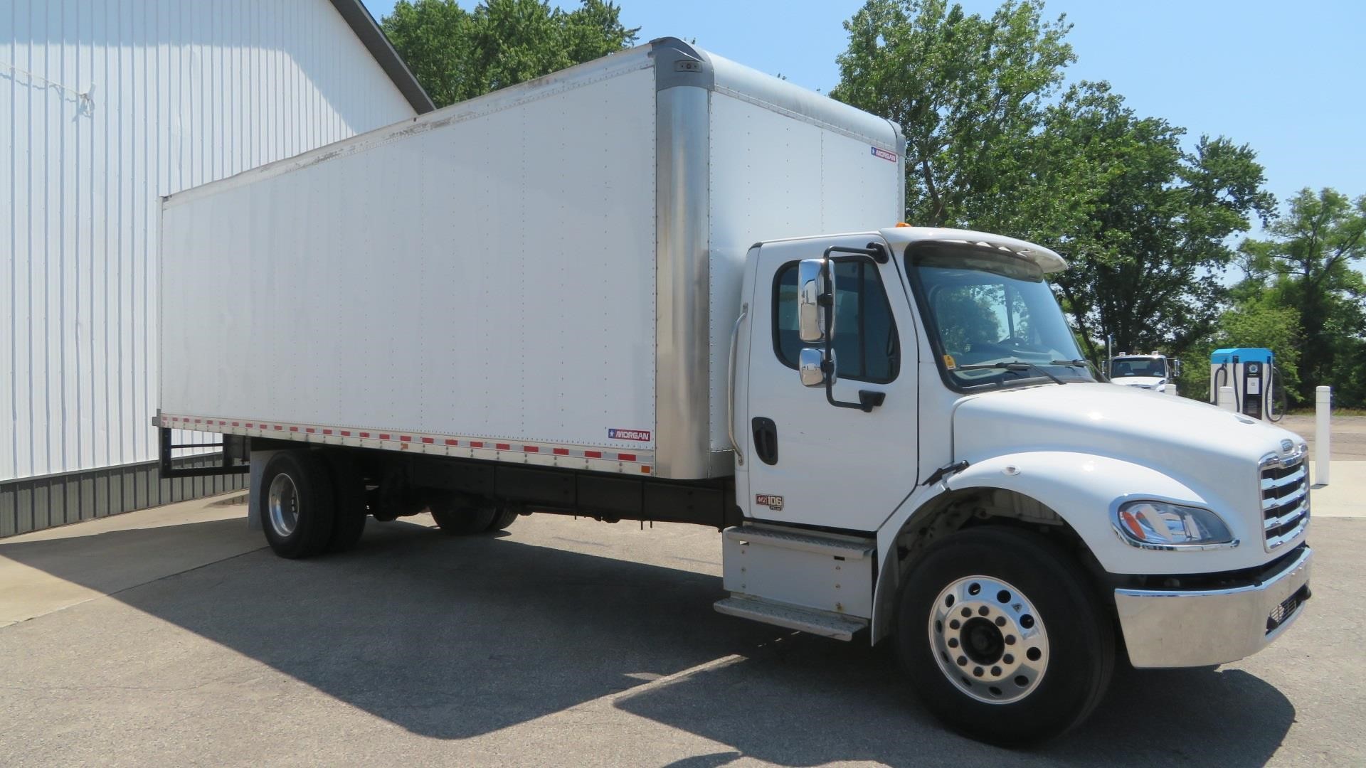 2025 Freightliner eM2 — photo 7