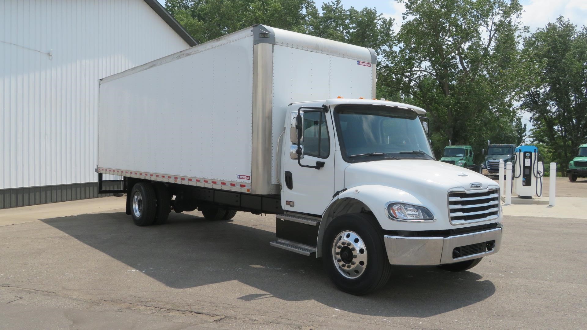 2025 Freightliner eM2 — photo 2