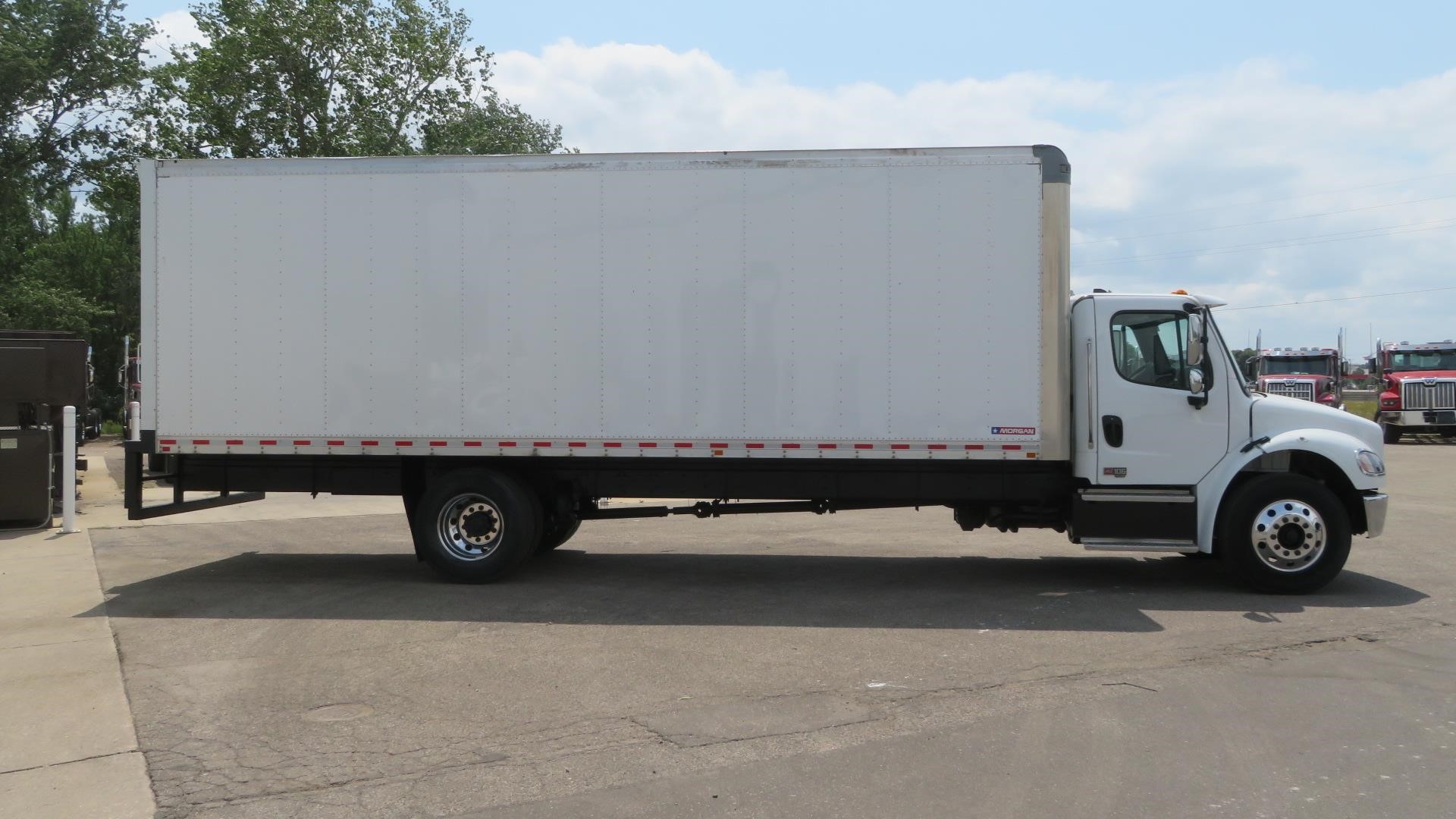2025 Freightliner eM2 — photo 4