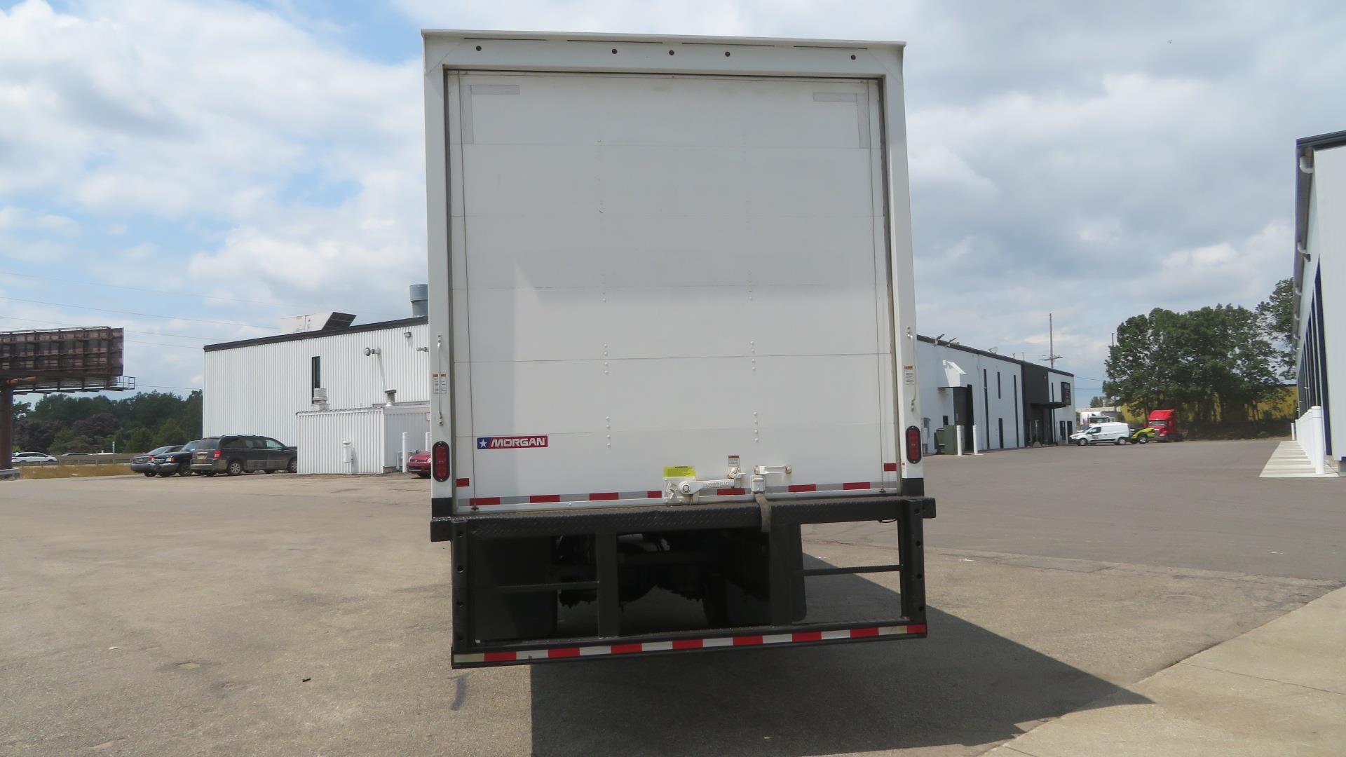 2025 Freightliner eM2 — photo 8