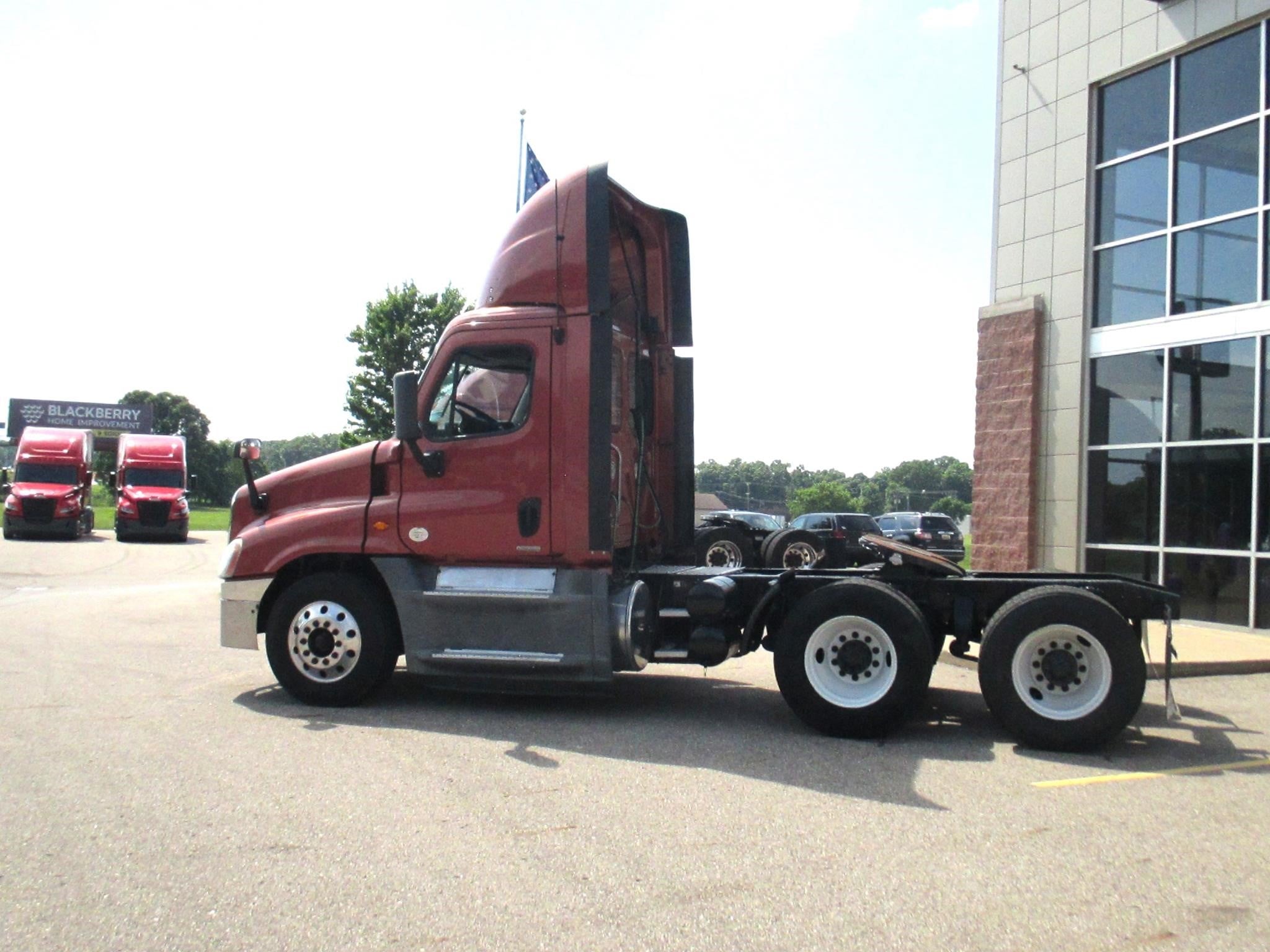 2016 Freightliner Cascadia in MI — photo 2