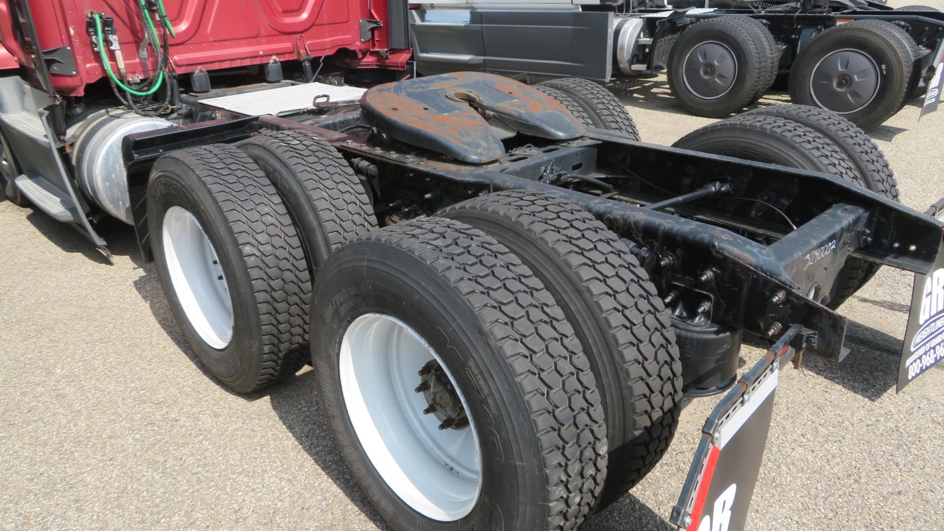 2015 Freightliner Cascadia in MI — photo 3