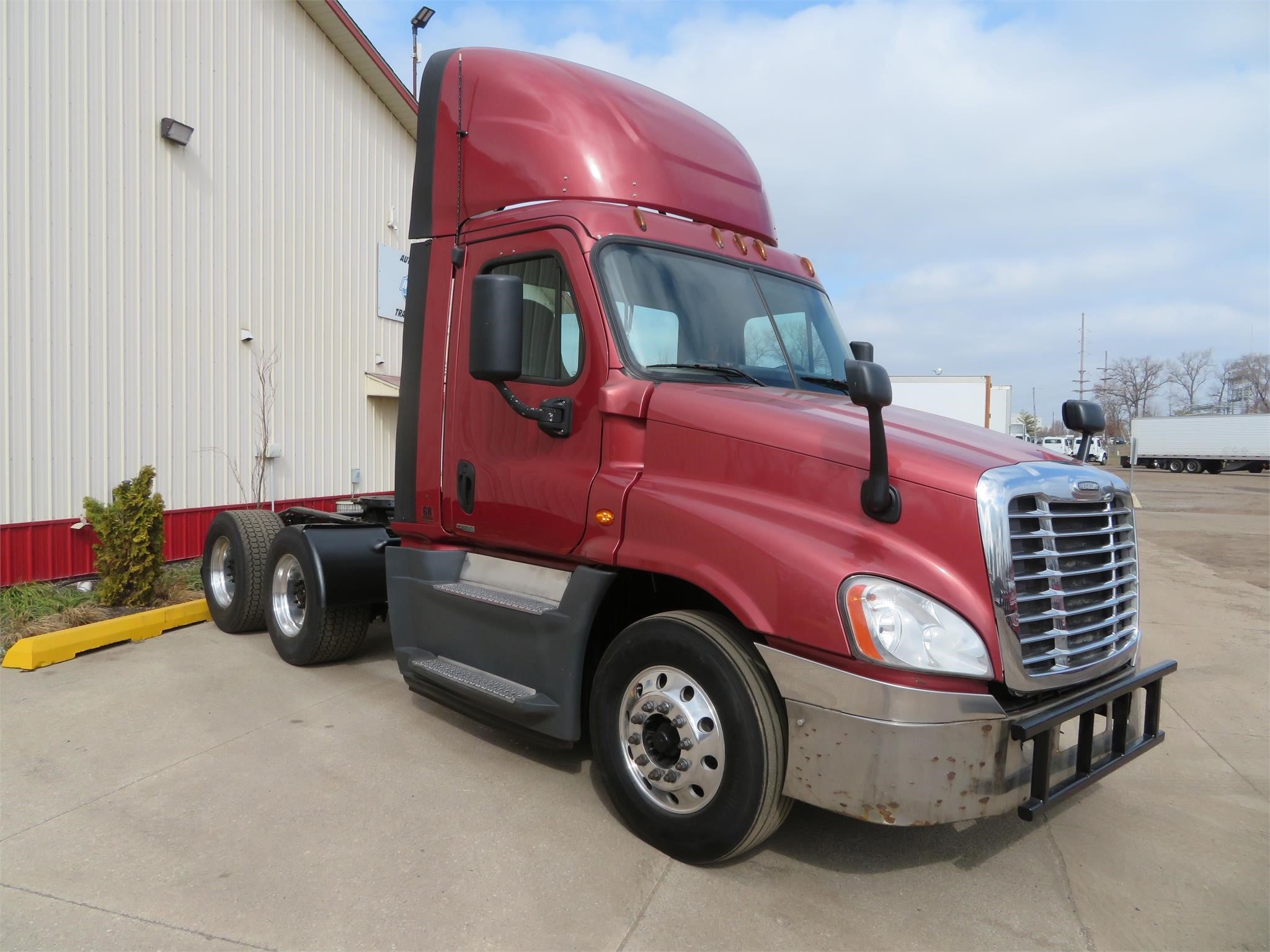 2015 Freightliner Cascadia in MI — photo 2