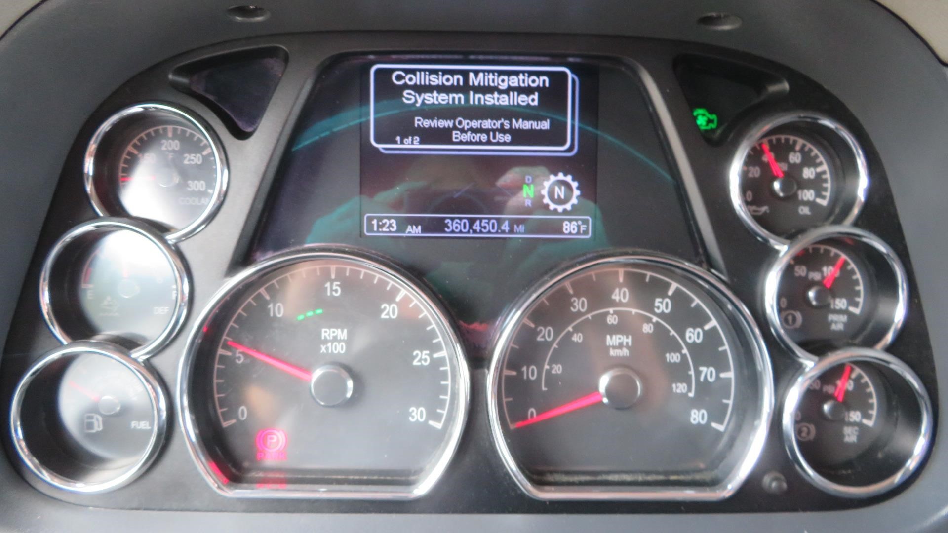 2022 Peterbilt 579 in MI — photo 8