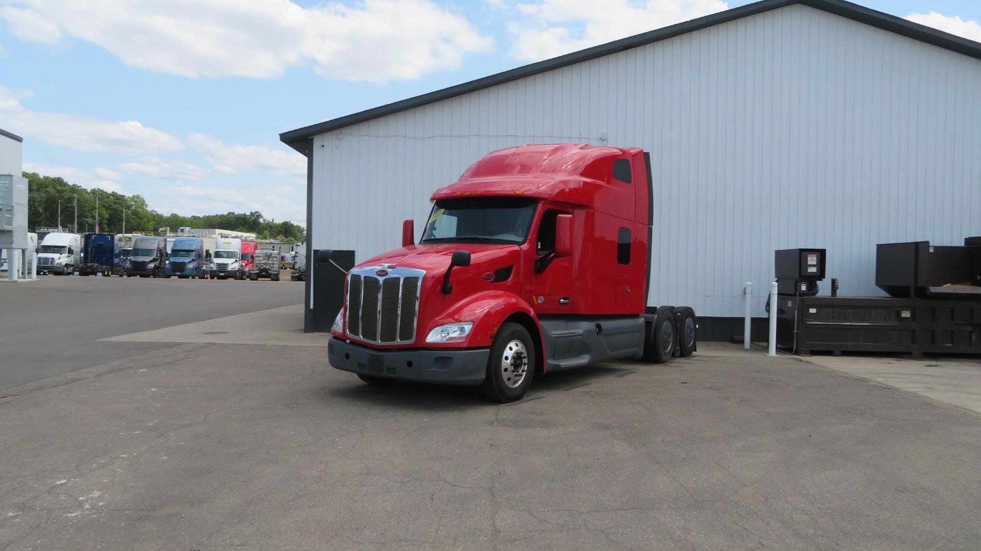 2022 Peterbilt 579 in MI — photo 4