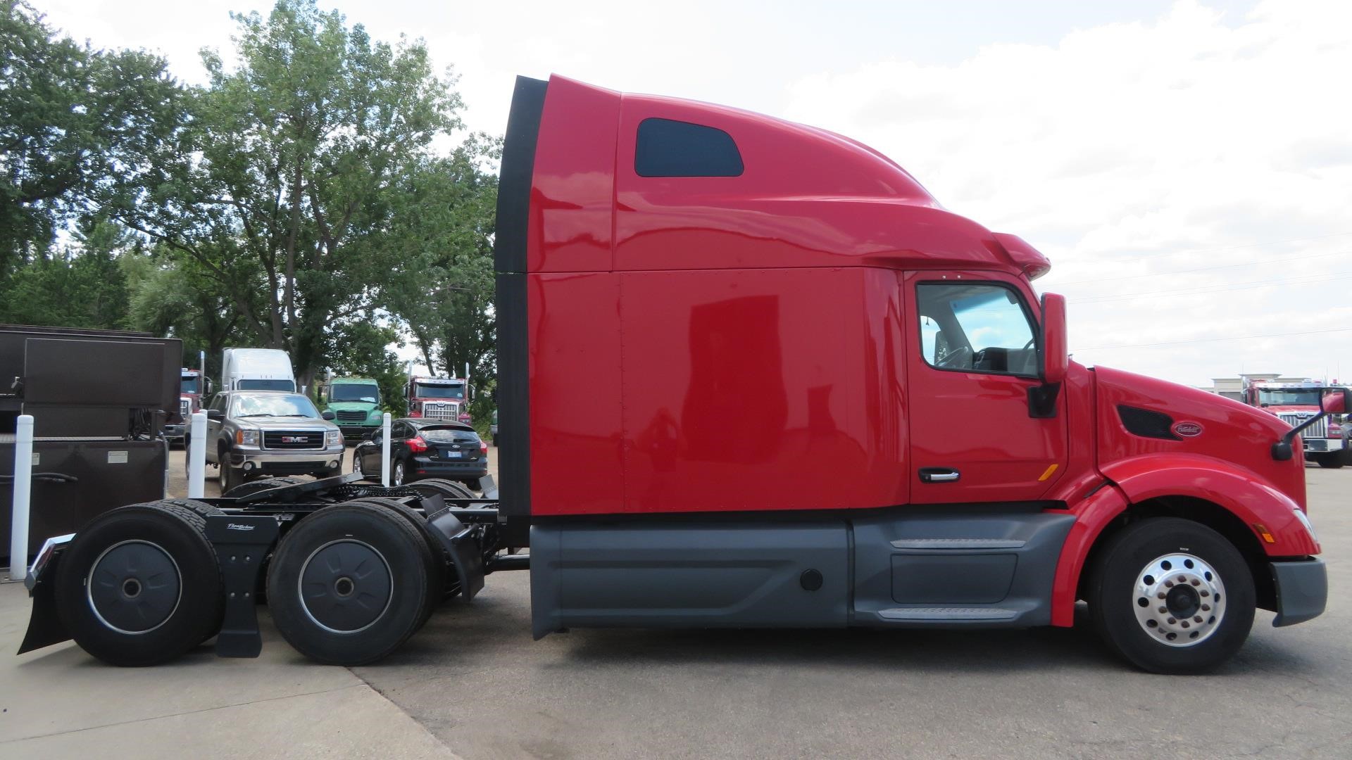 2022 Peterbilt 579 in MI — photo 3