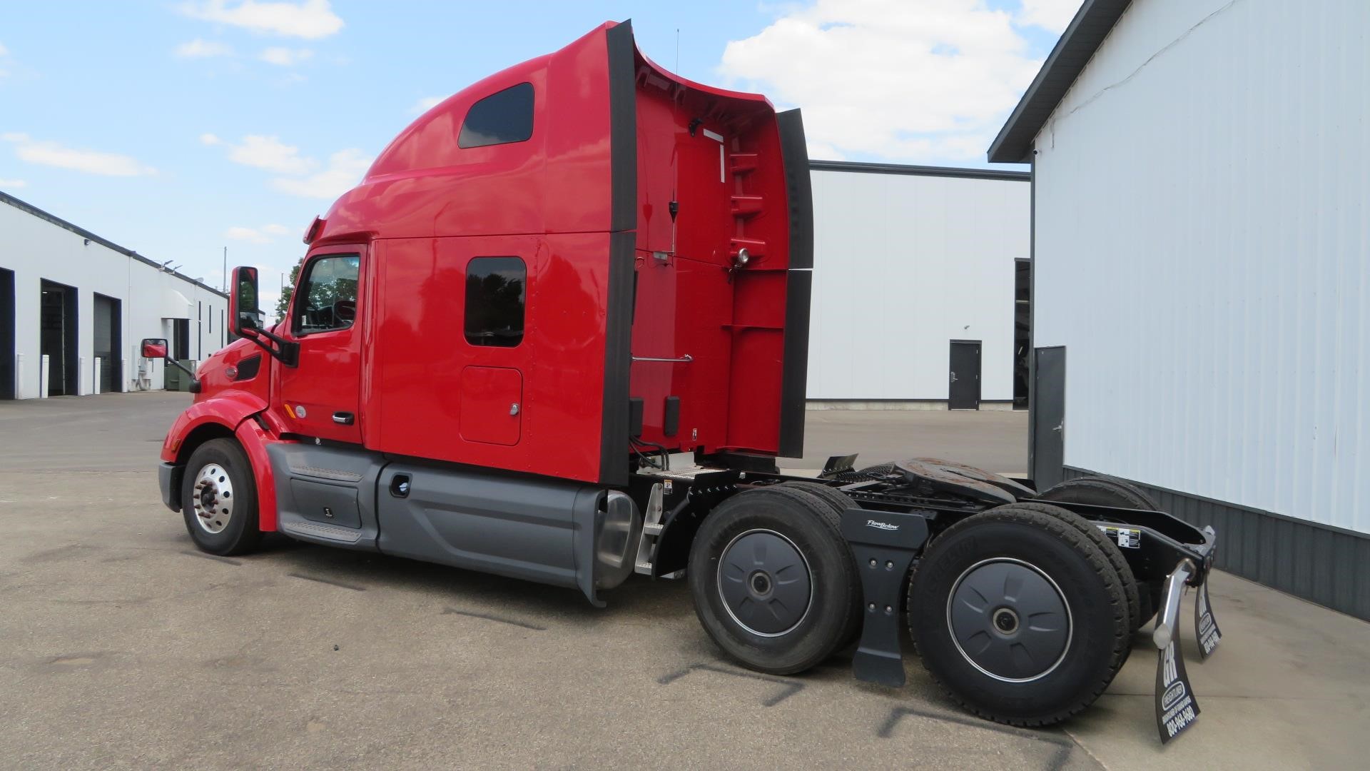 2022 Peterbilt 579 in MI — photo 5
