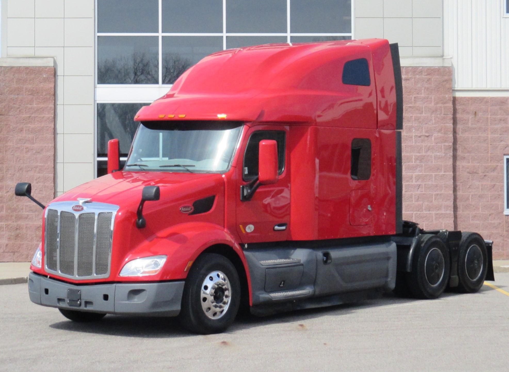 2022 Peterbilt 579 in MI — photo 2