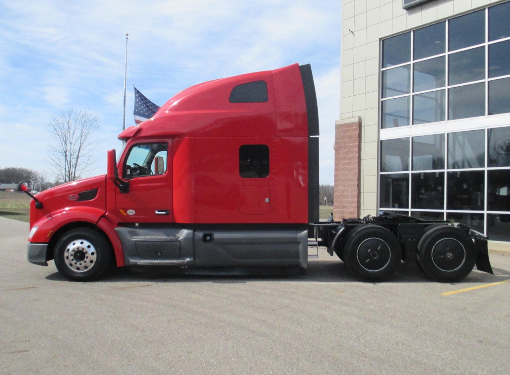 2022 Peterbilt 579 in MI — photo 5
