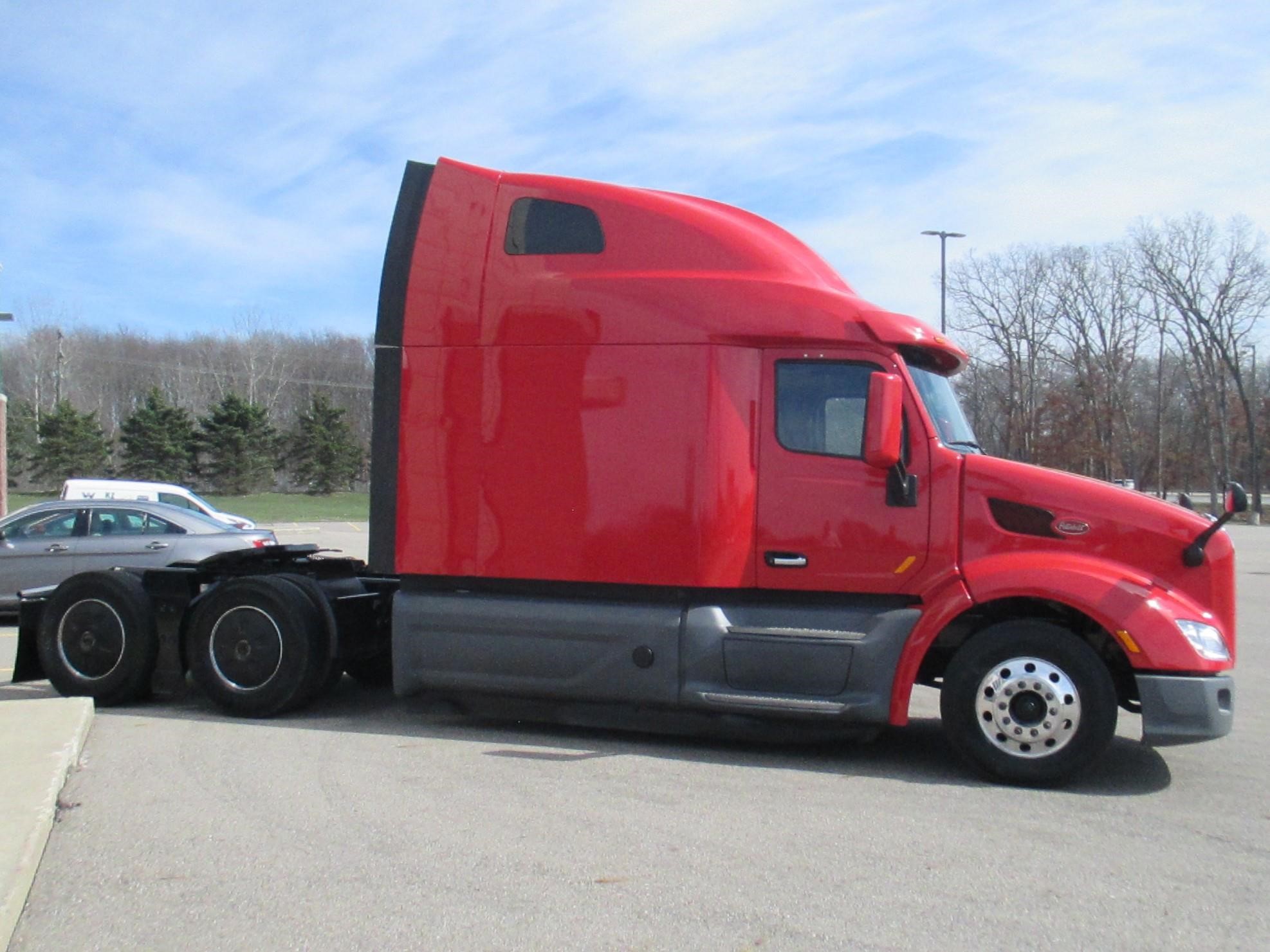 2022 Peterbilt 579 in MI — photo 7