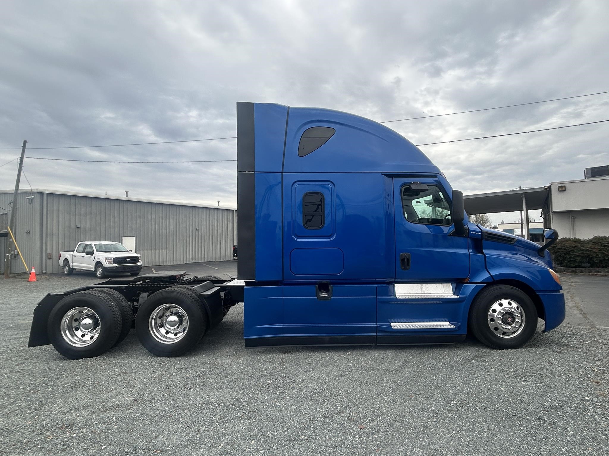 2021 Freightliner Cascadia in Charlotte, NC — photo 4