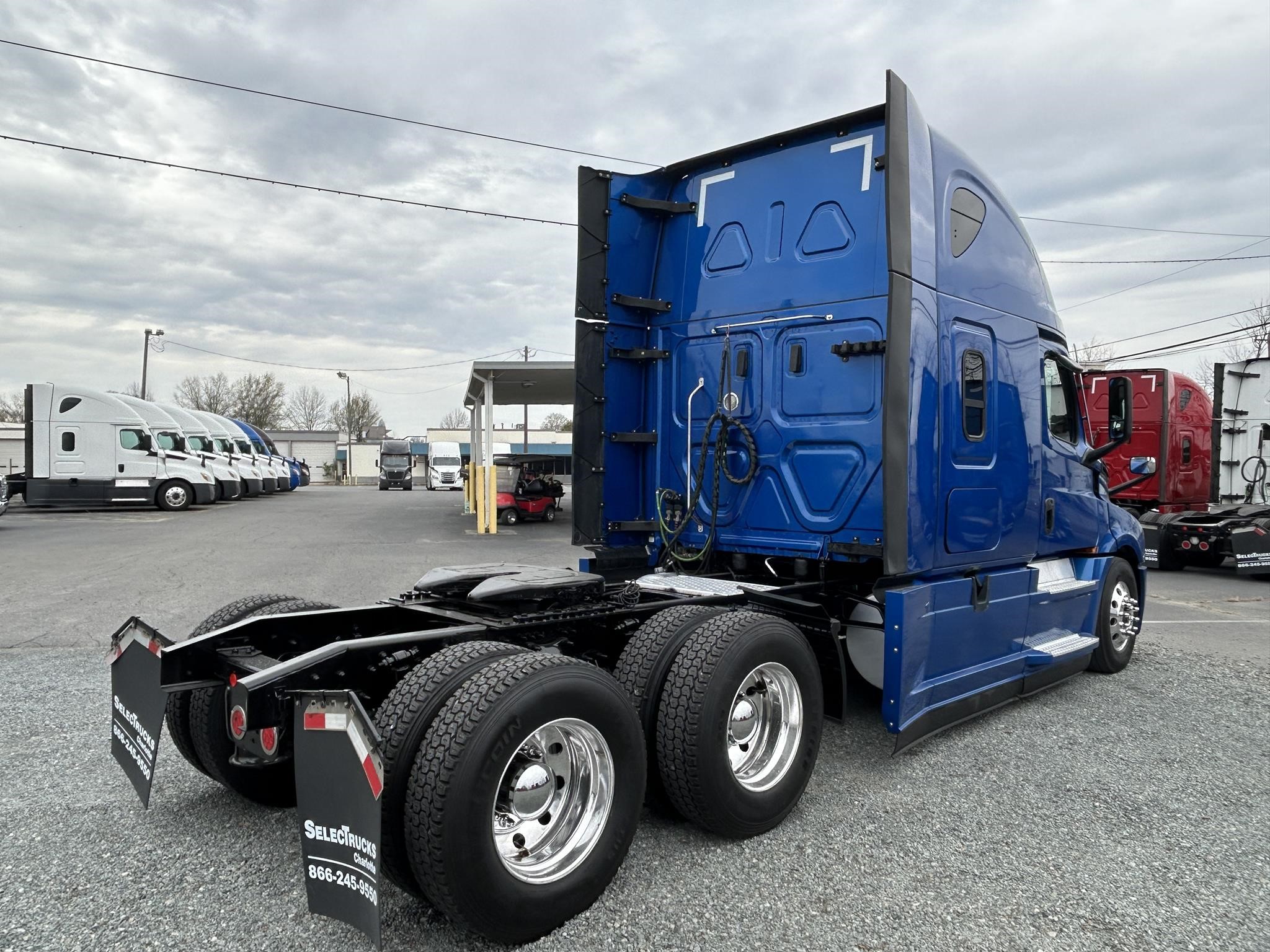 2021 Freightliner Cascadia in Charlotte, NC — photo 6
