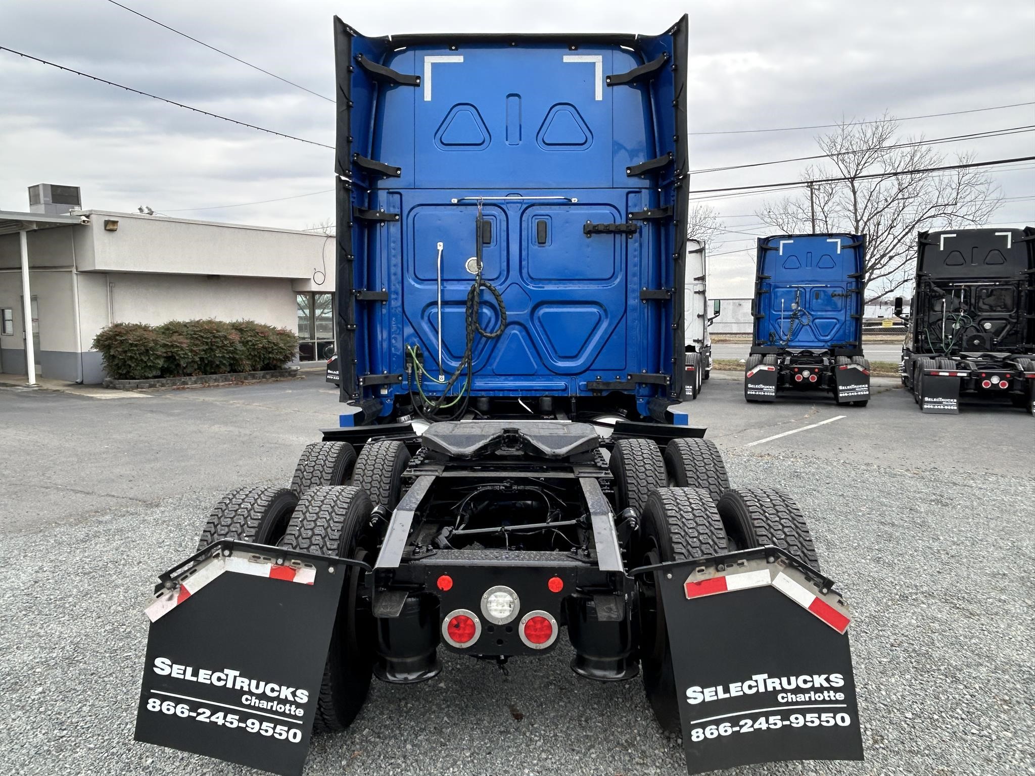 2021 Freightliner Cascadia in Charlotte, NC — photo 7