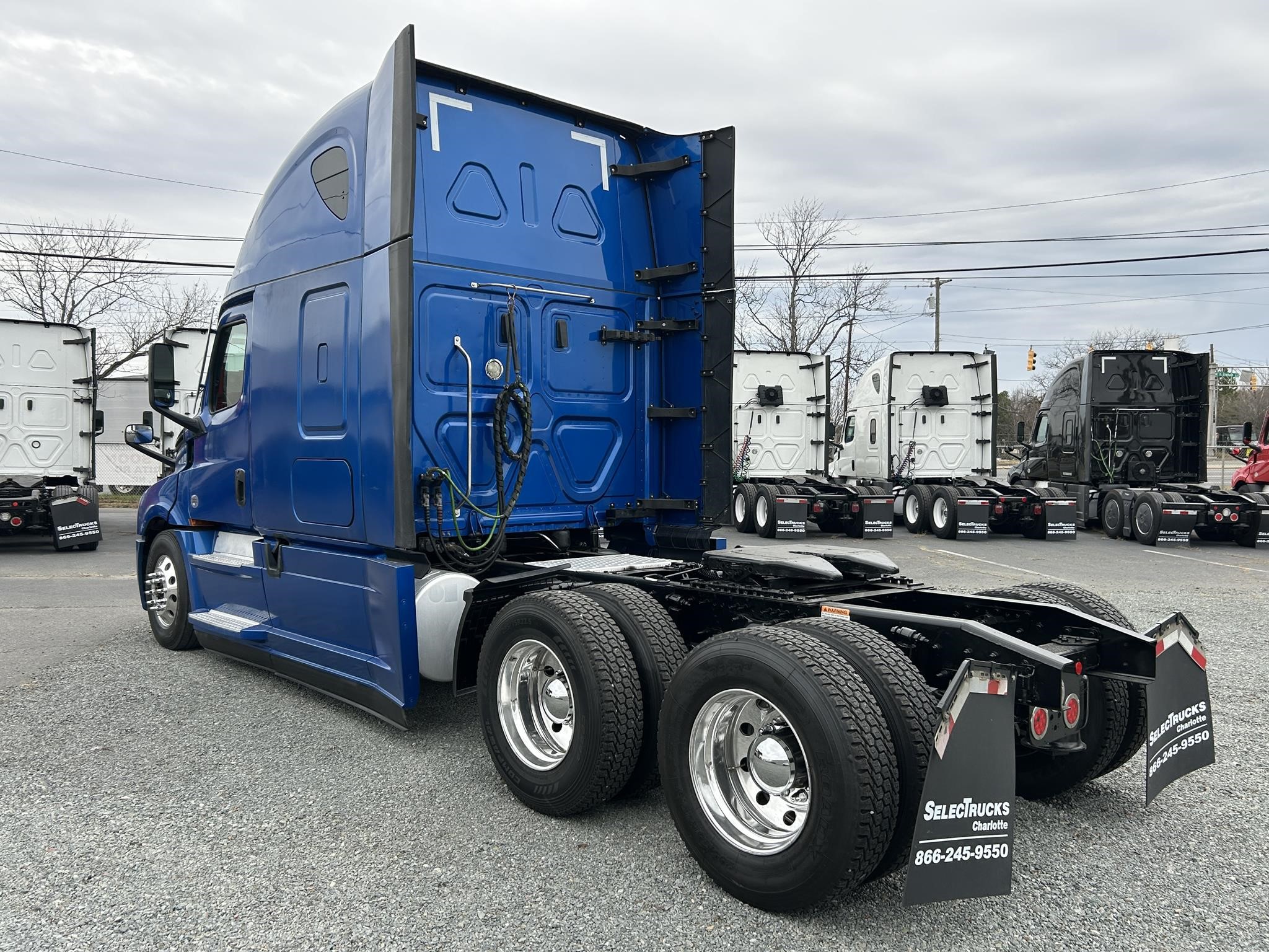 2021 Freightliner Cascadia in Charlotte, NC — photo 8