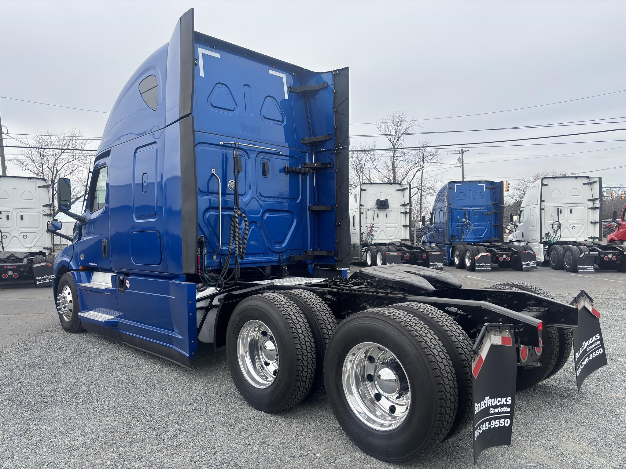 2021 Freightliner Cascadia in Charlotte, NC — photo 8