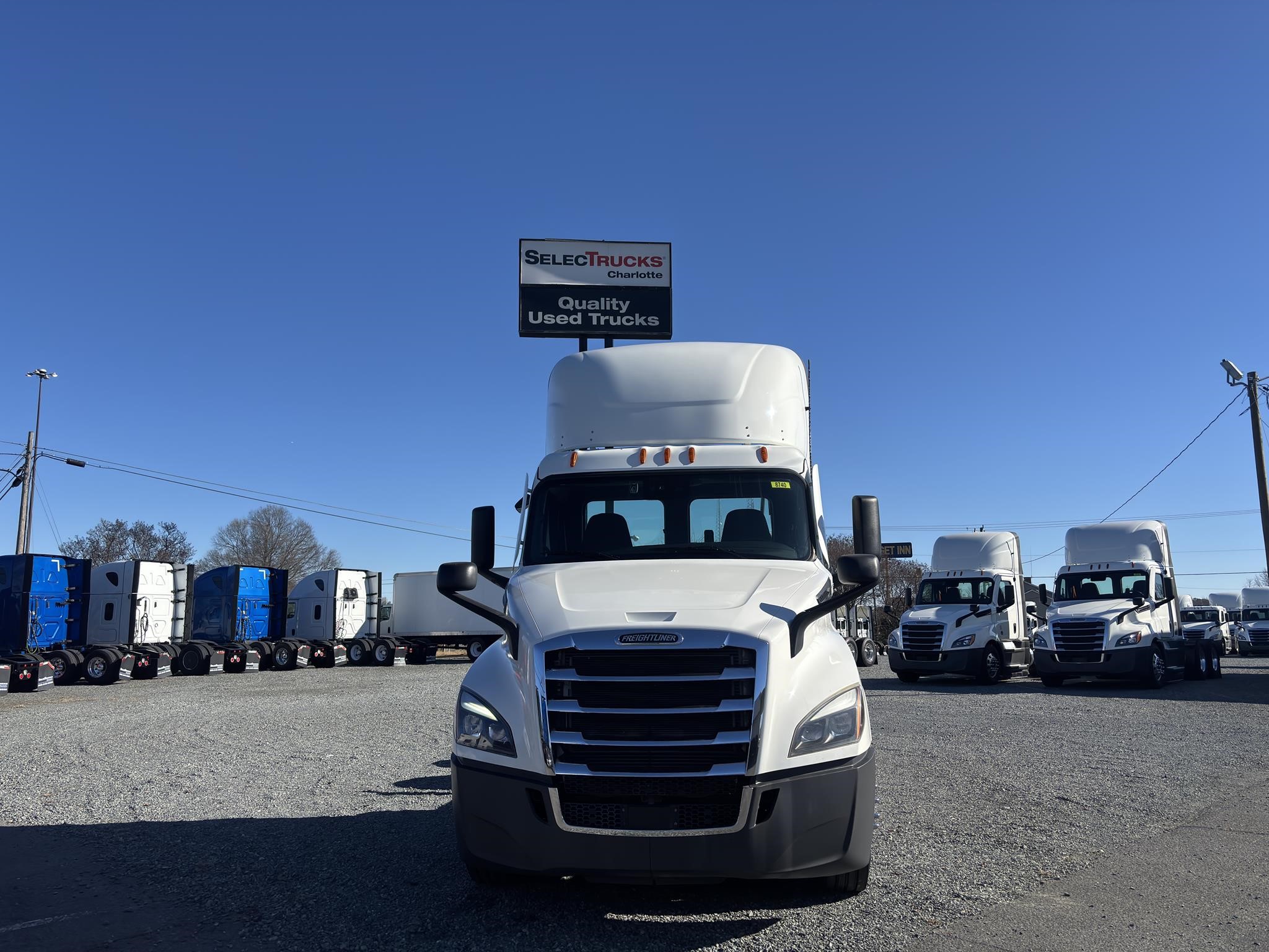 2022 Freightliner Cascadia in Charlotte, NC — photo 2