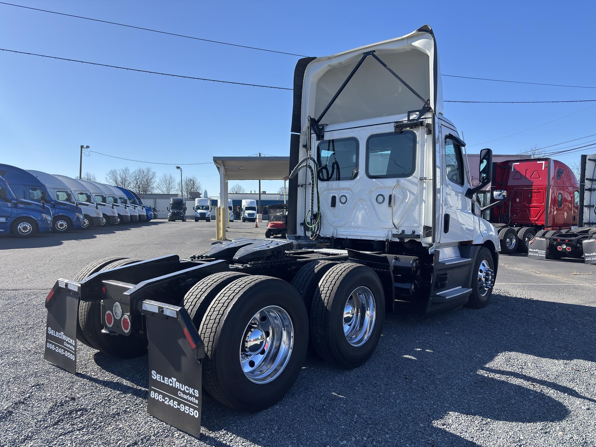 2022 Freightliner Cascadia in Charlotte, NC — photo 6