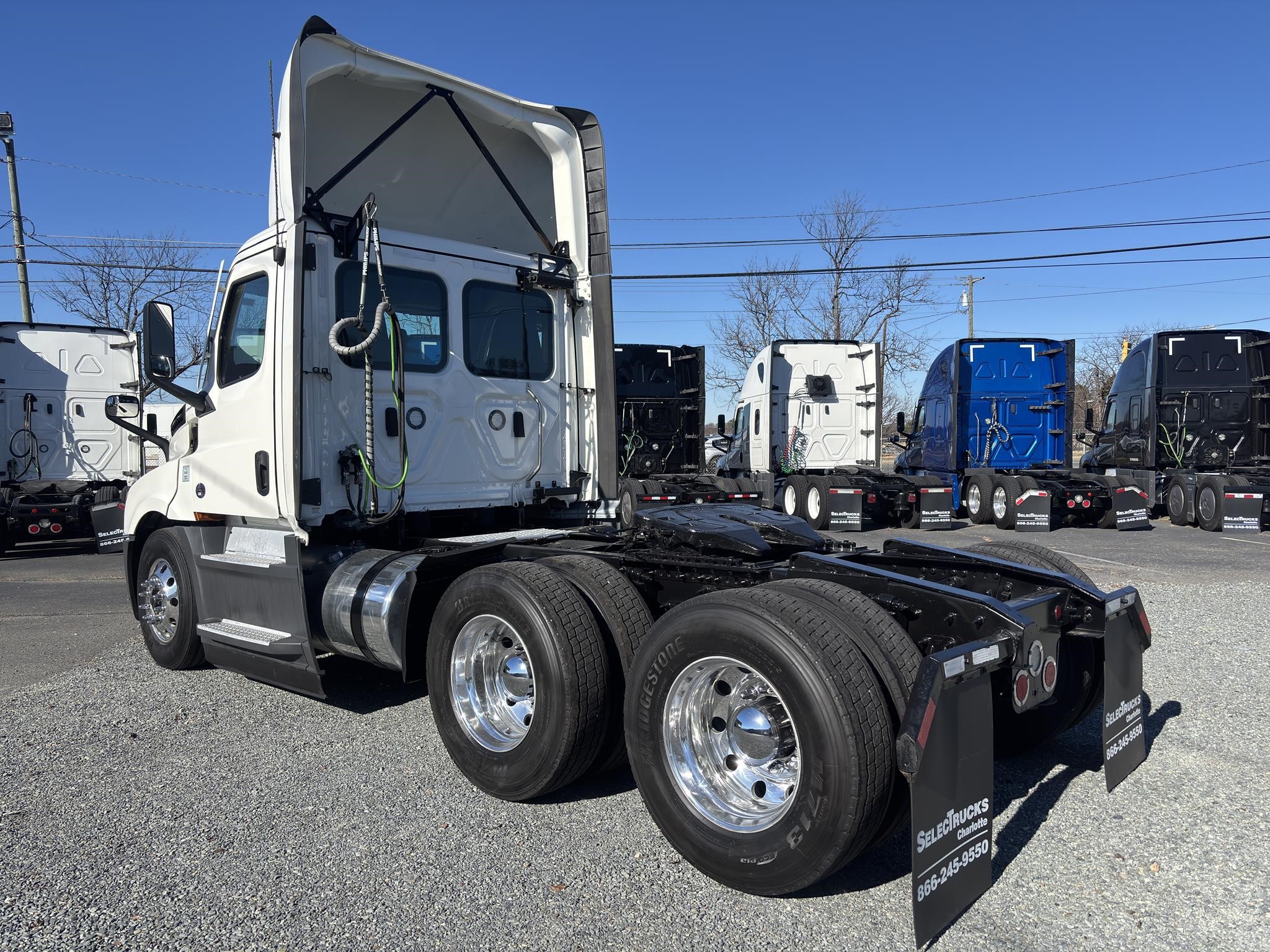 2022 Freightliner Cascadia in Charlotte, NC — photo 8