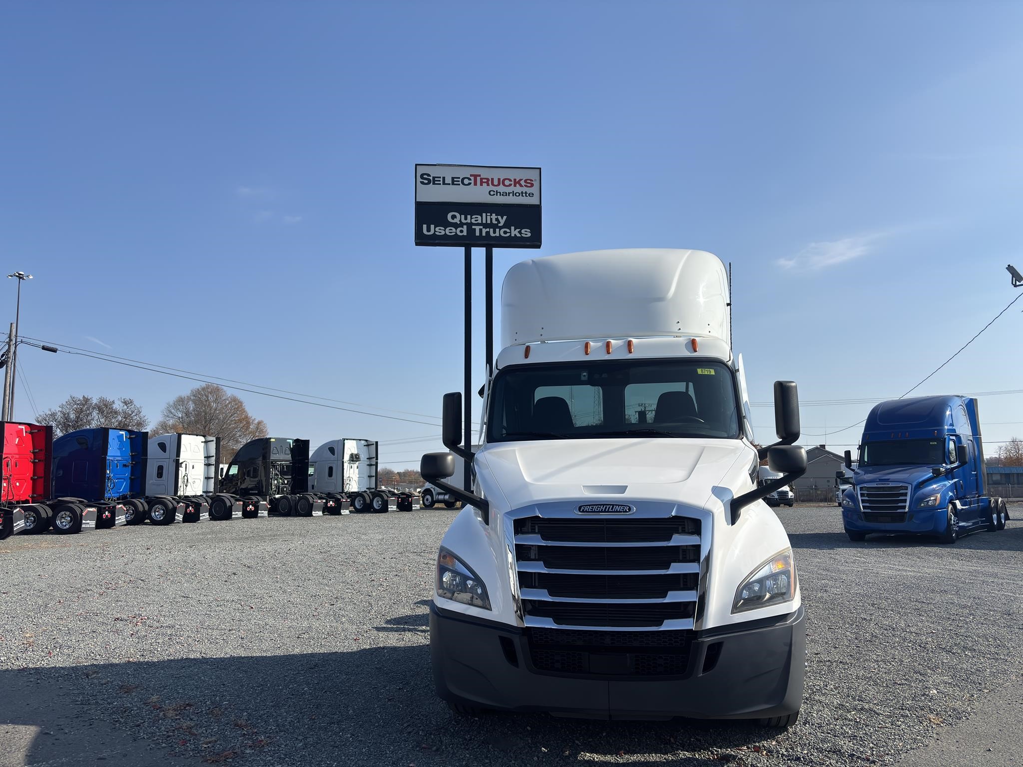 2020 Freightliner Cascadia in Charlotte, NC — photo 2