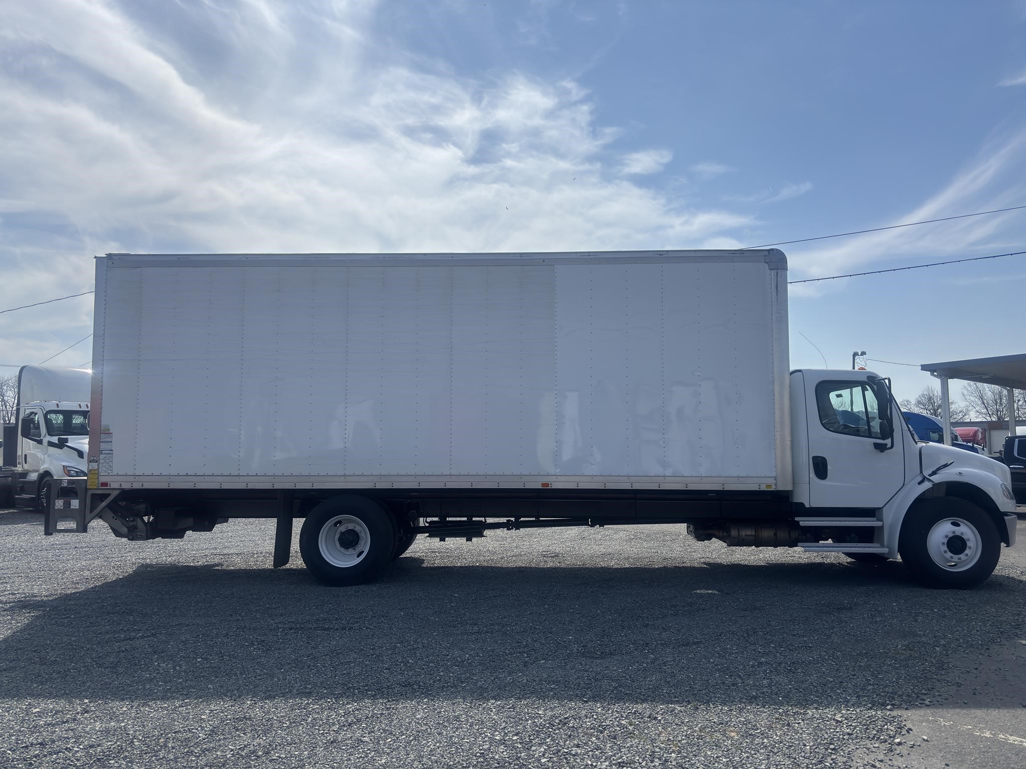 2022 Freightliner eM2 — photo 4