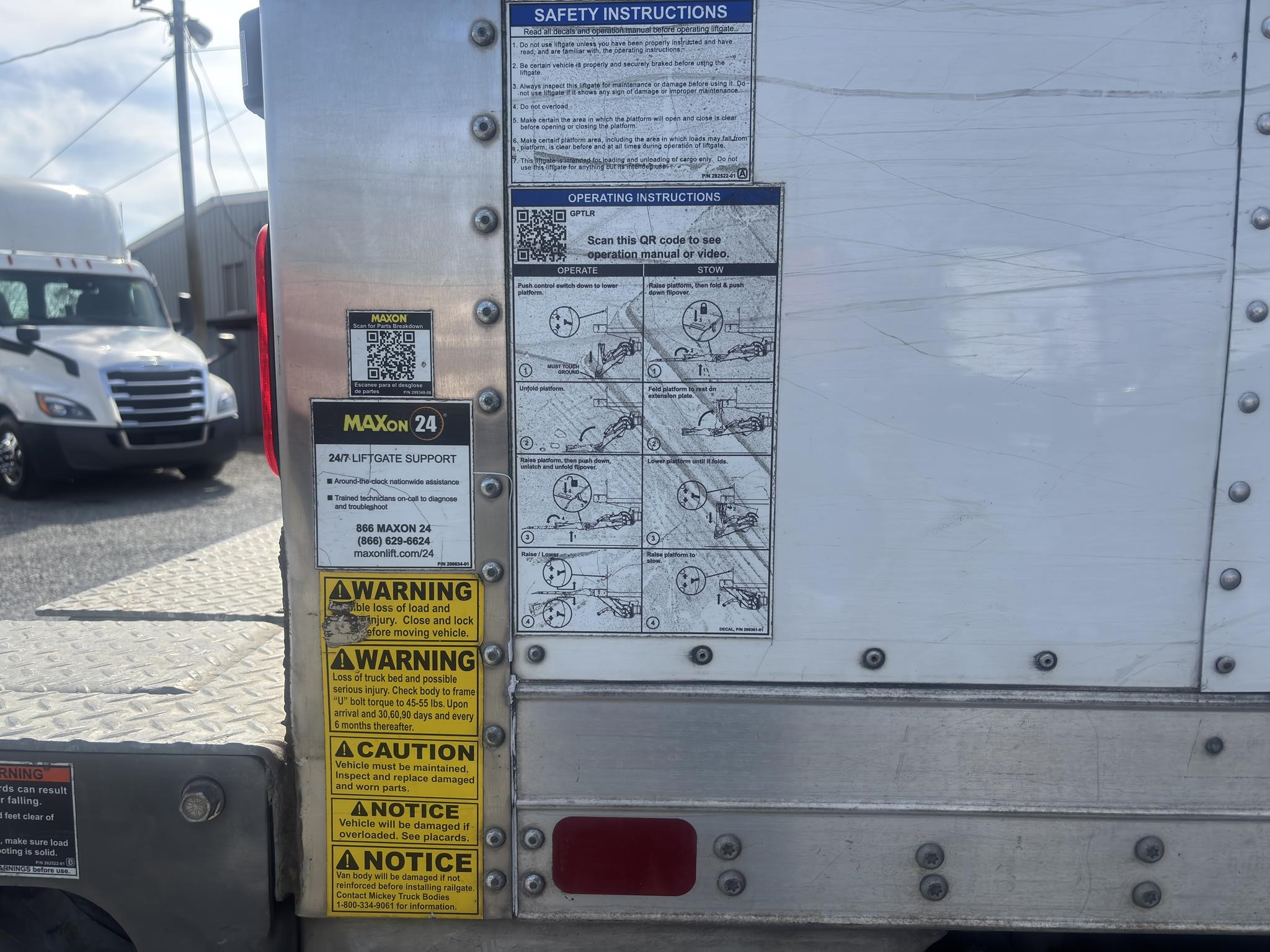 2022 Freightliner eM2 — photo 6