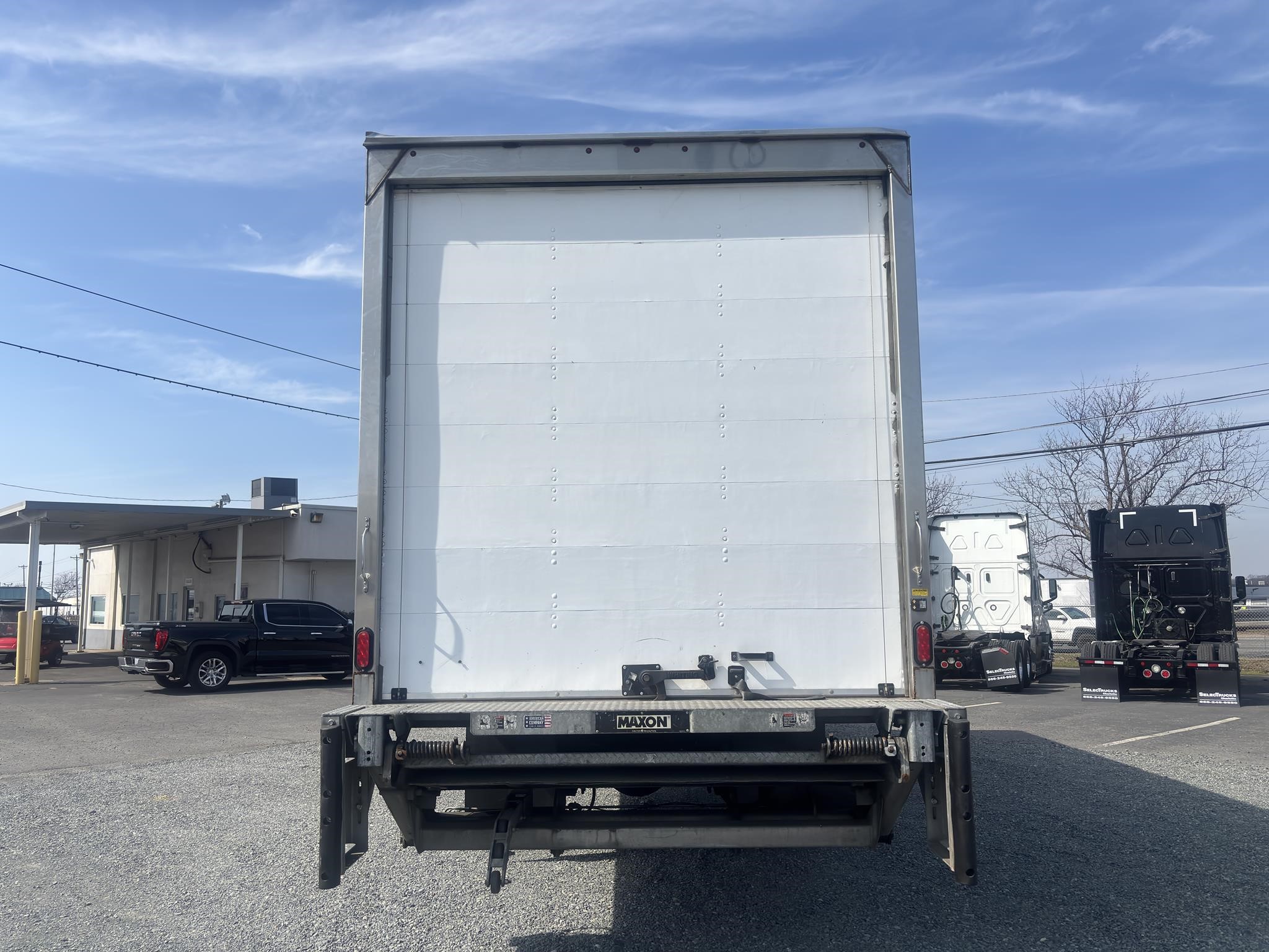 2022 Freightliner eM2 — photo 8
