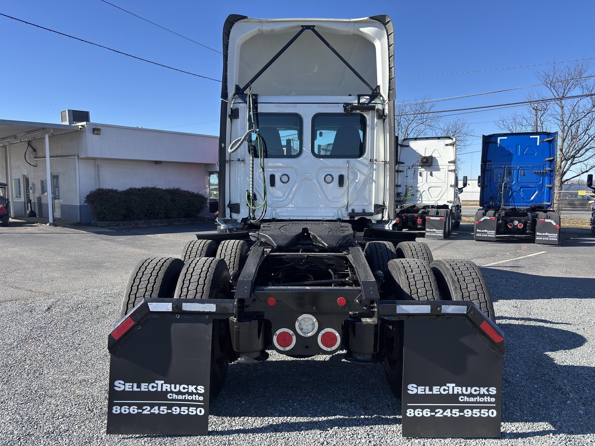 2022 Freightliner Cascadia in Charlotte, NC — photo 7