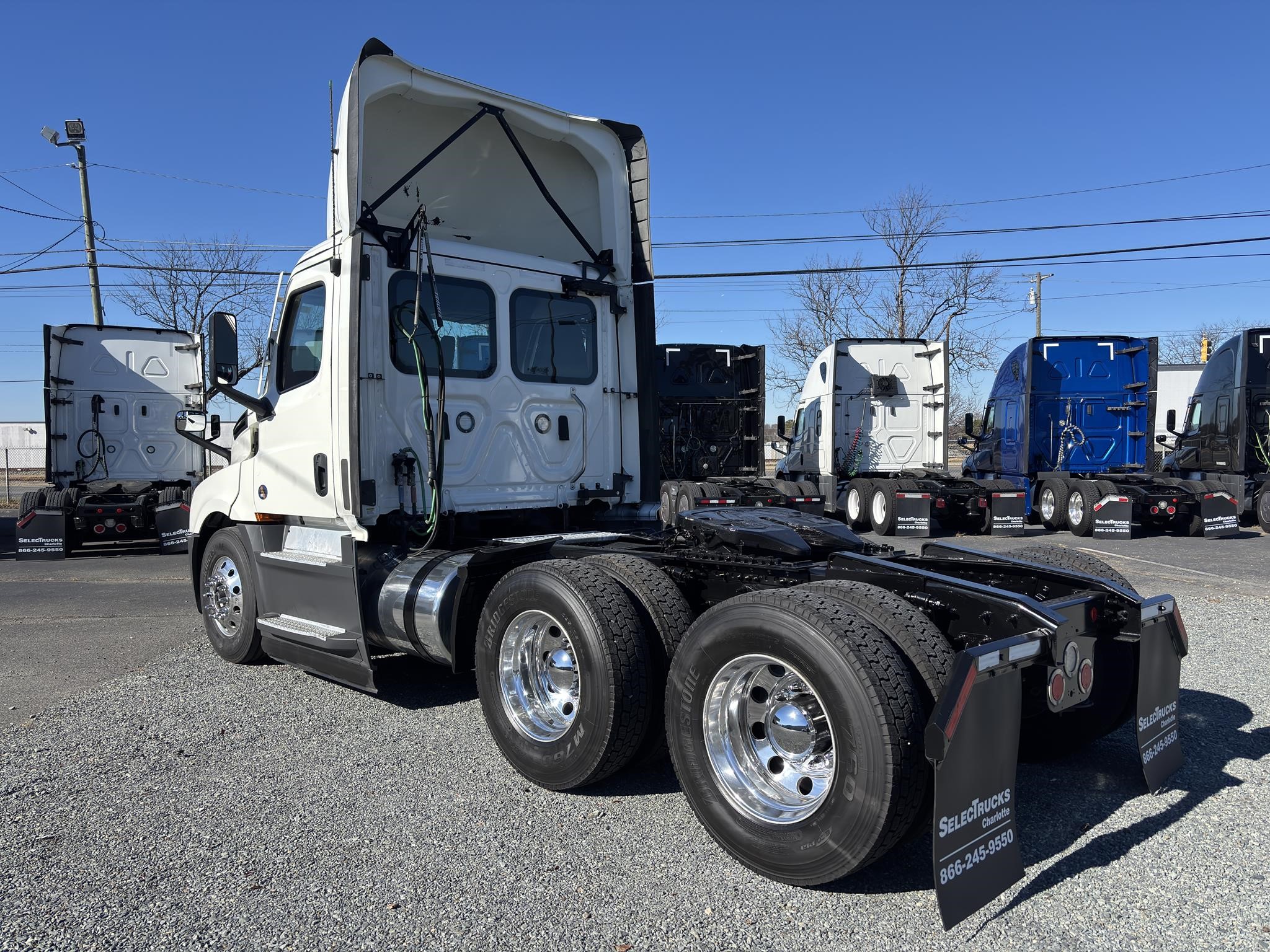 2022 Freightliner Cascadia in Charlotte, NC — photo 8
