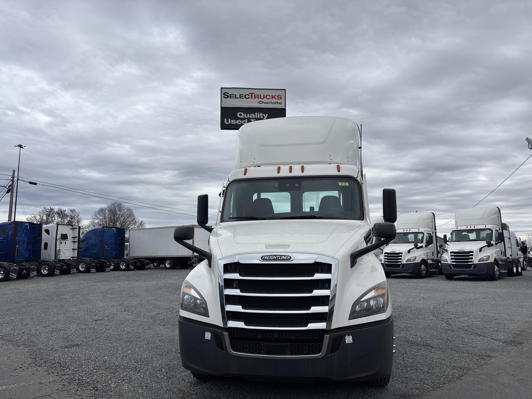 2021 Freightliner Cascadia in Charlotte, NC — photo 2