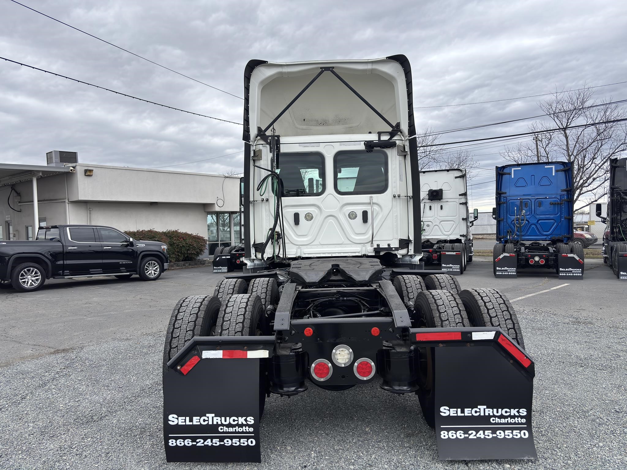 2021 Freightliner Cascadia in Charlotte, NC — photo 7