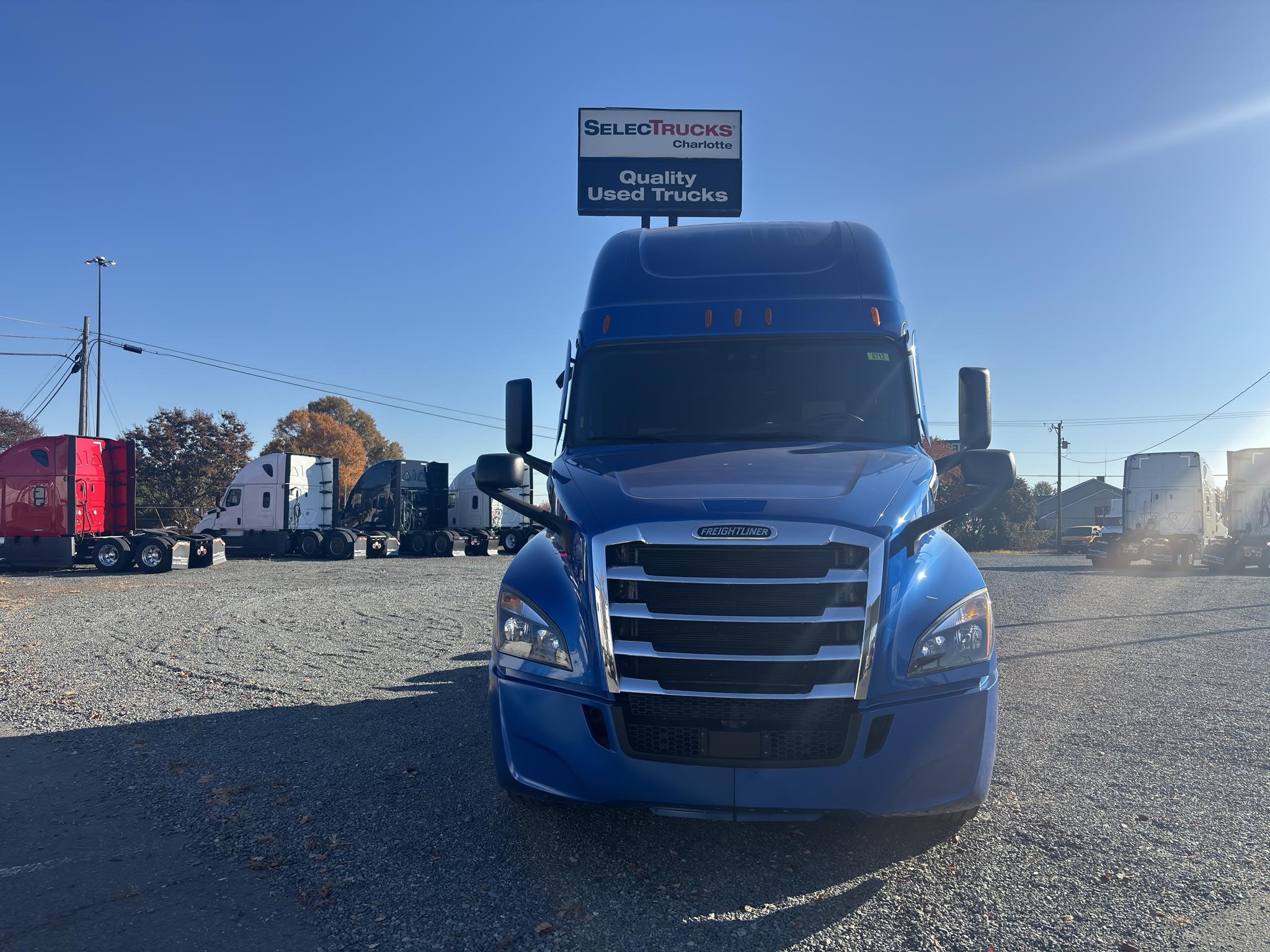 2021 Freightliner Cascadia in Charlotte, NC — photo 2