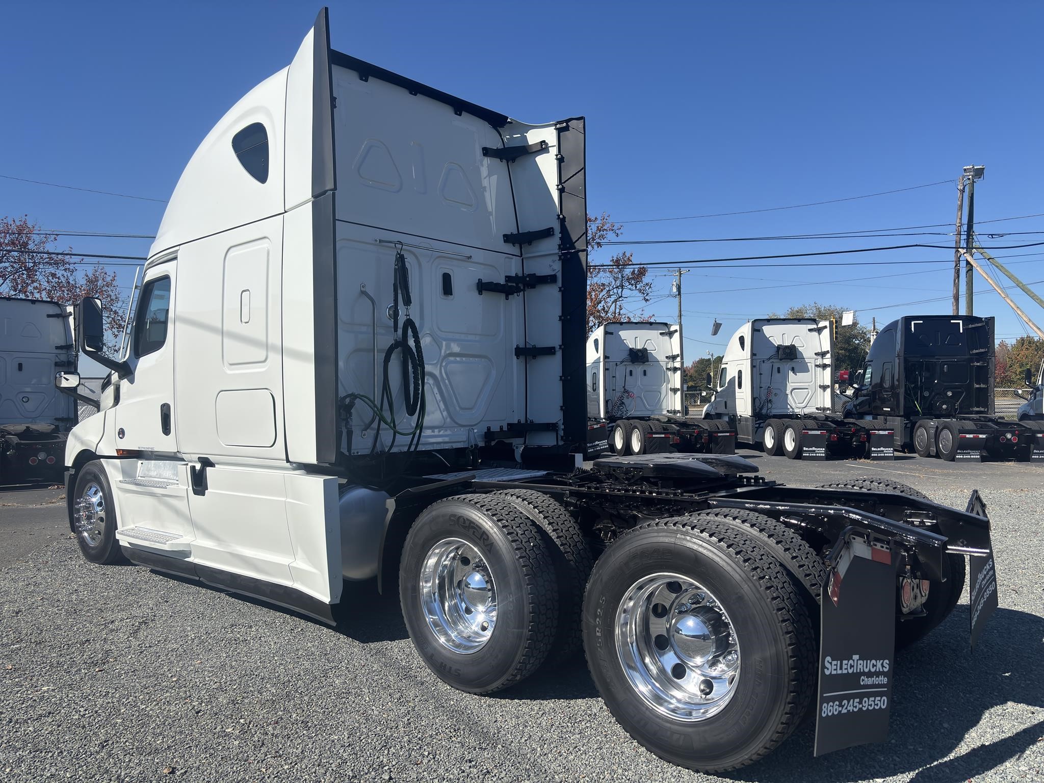 2021 Freightliner Cascadia in Charlotte, NC — photo 8