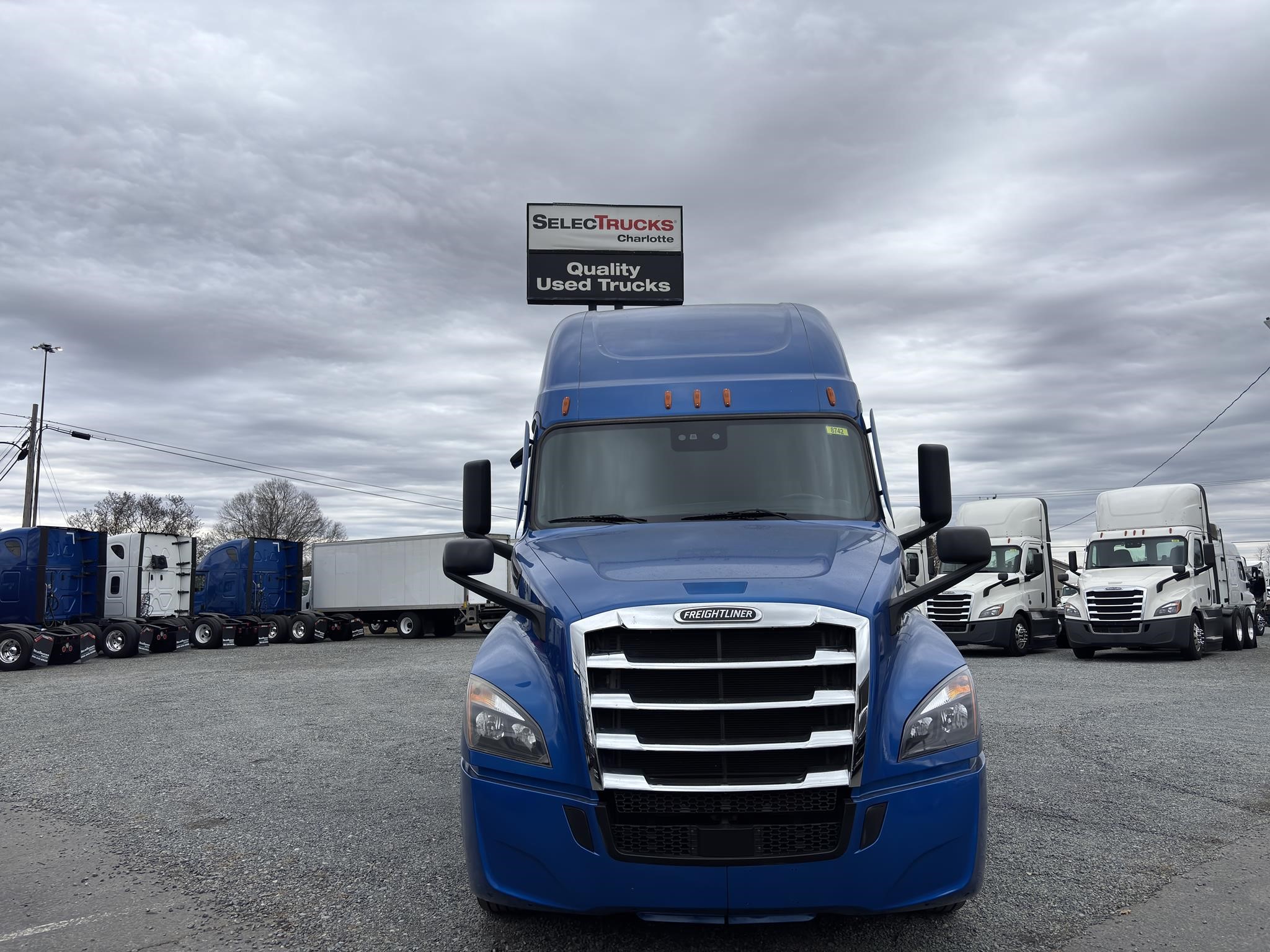 2021 Freightliner Cascadia in Charlotte, NC — photo 2