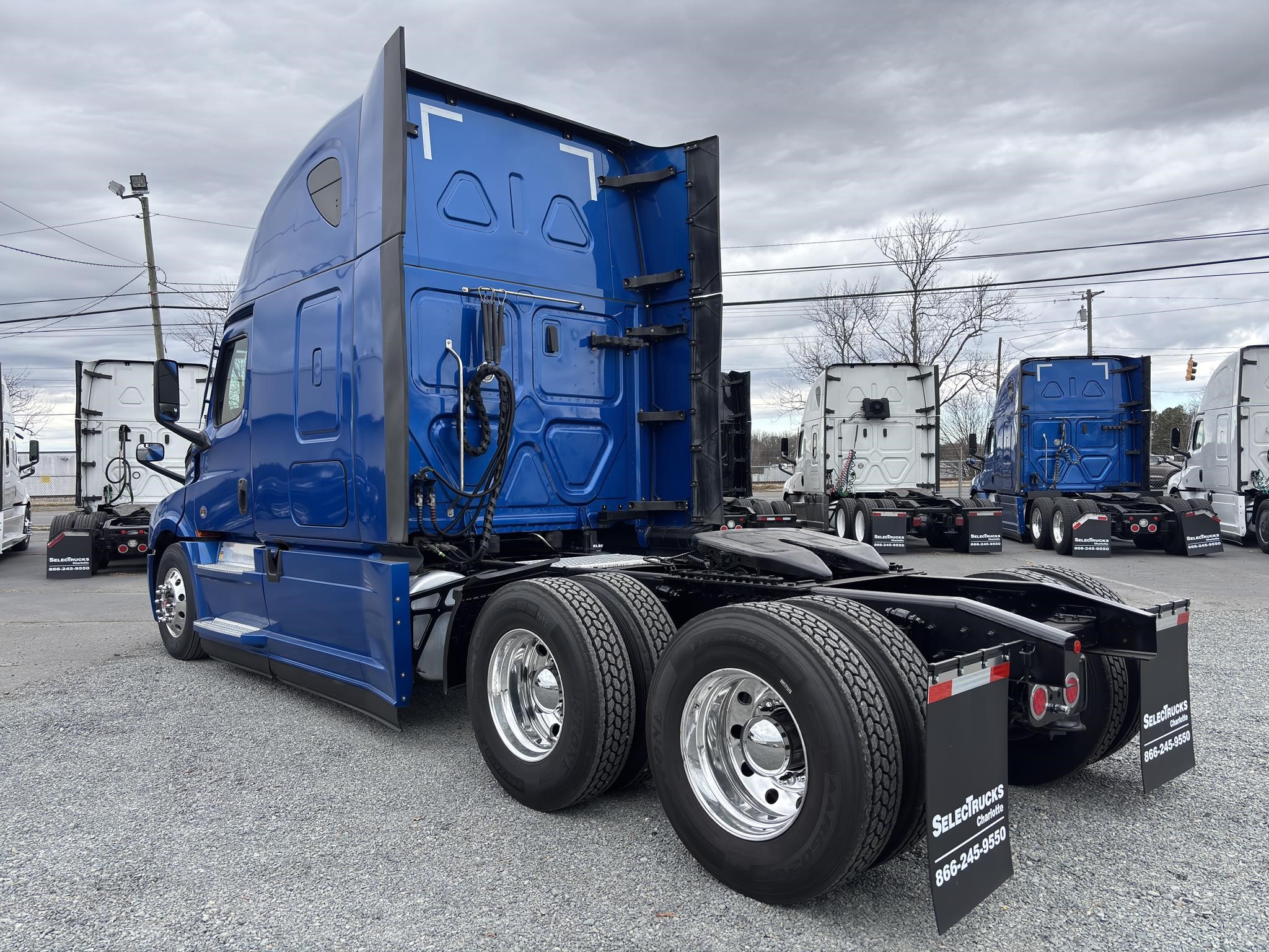 2021 Freightliner Cascadia in Charlotte, NC — photo 8