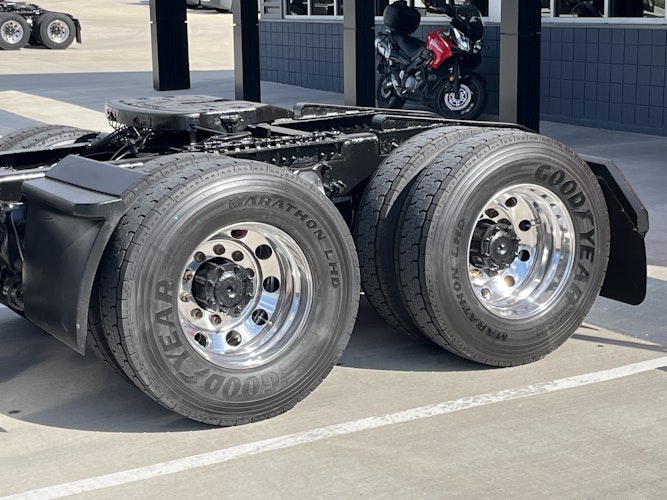 2020 Freightliner Cascadia 126" Day cab photo 3